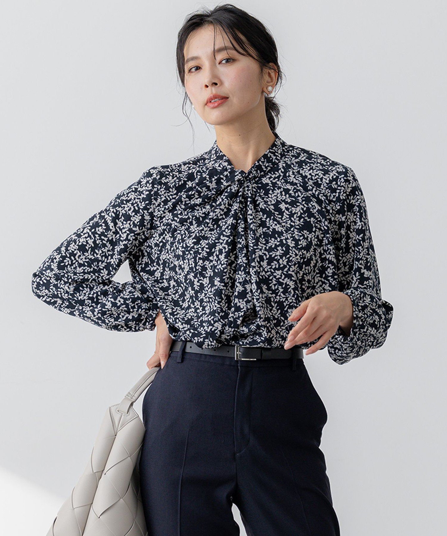 23区｜【洗える】シャドーリーフ プリント ブラウス | Rakuten Fashion