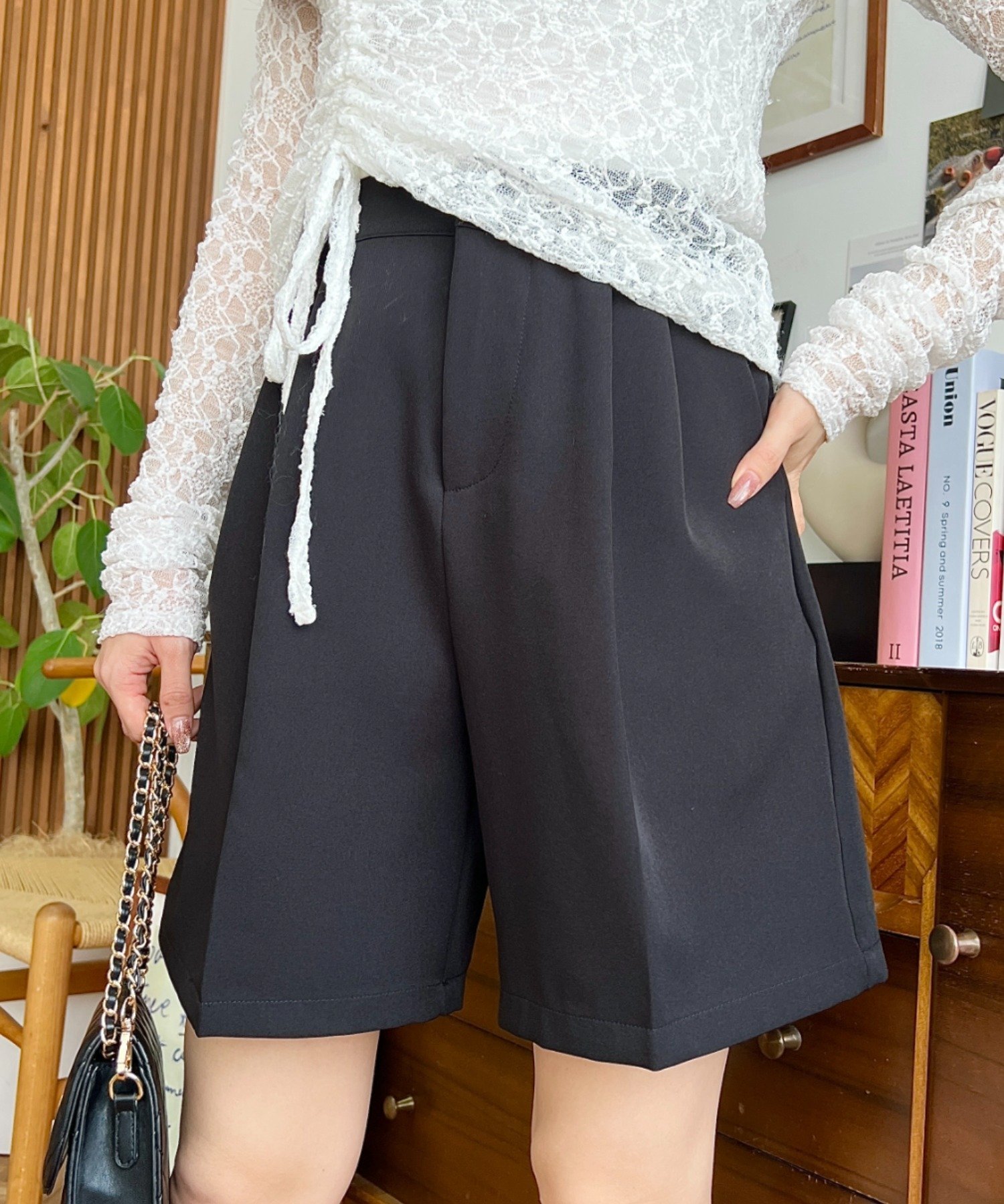 moment+｜センタープレスツータックショートパンツ | Rakuten Fashion