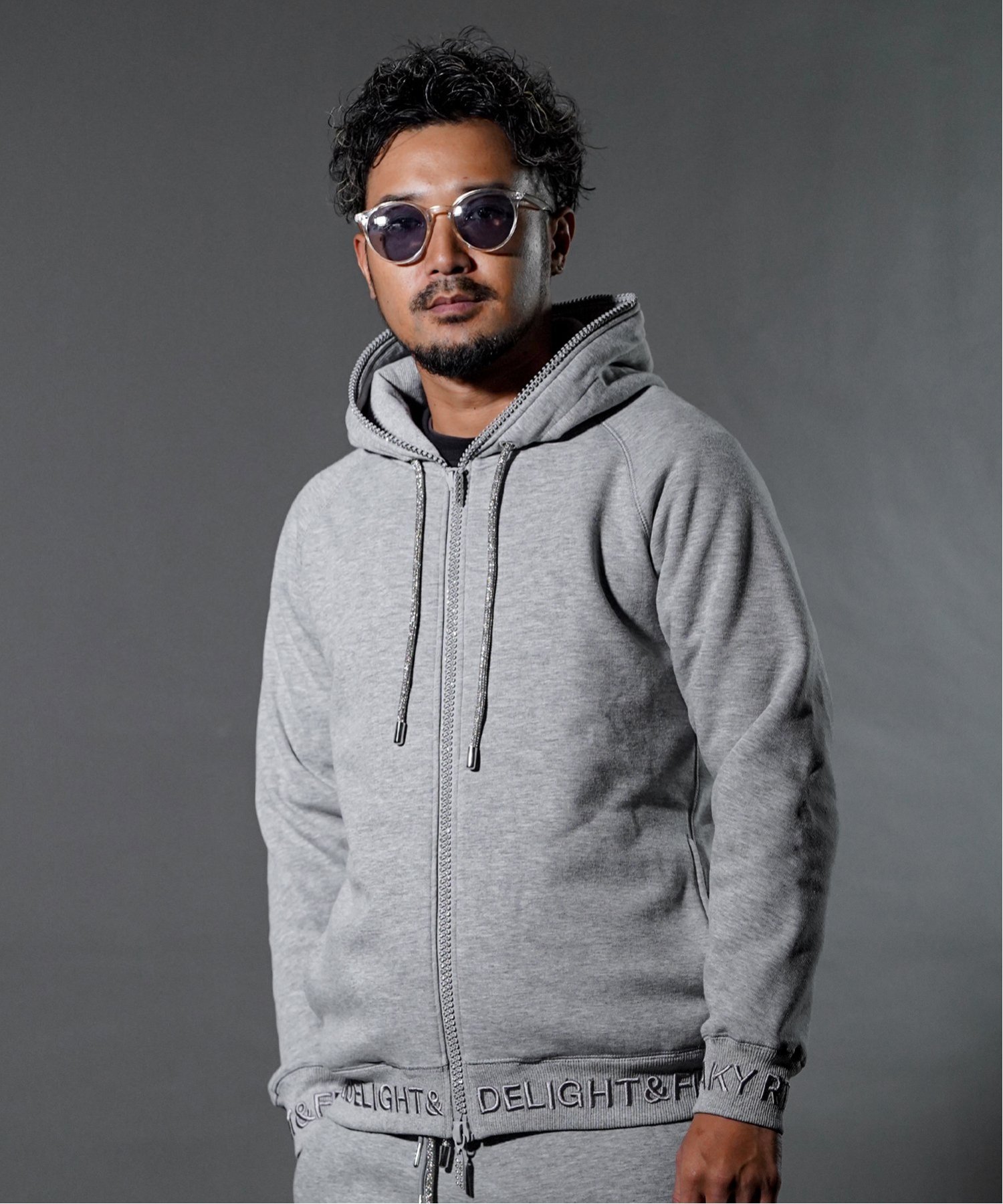 adamsJUGGLER｜RetroEngine/(M)RTEG ラインストーンジップパーカー