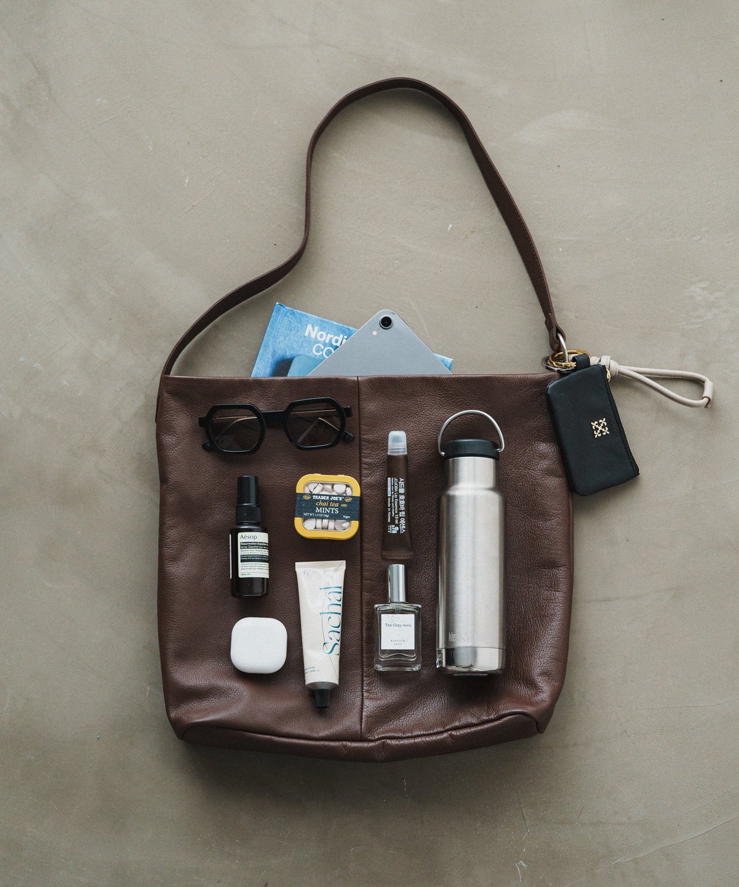 russet｜カラビナ付き ソフトレザーマルチケース | Rakuten Fashion