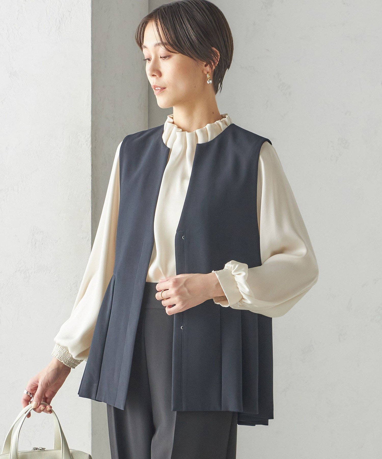 ships ビンテージサテンギャザーネックブラウス SHIPS｜《一部追加予約》【一部WEB限定】<手洗い可能>ヴィンテージ