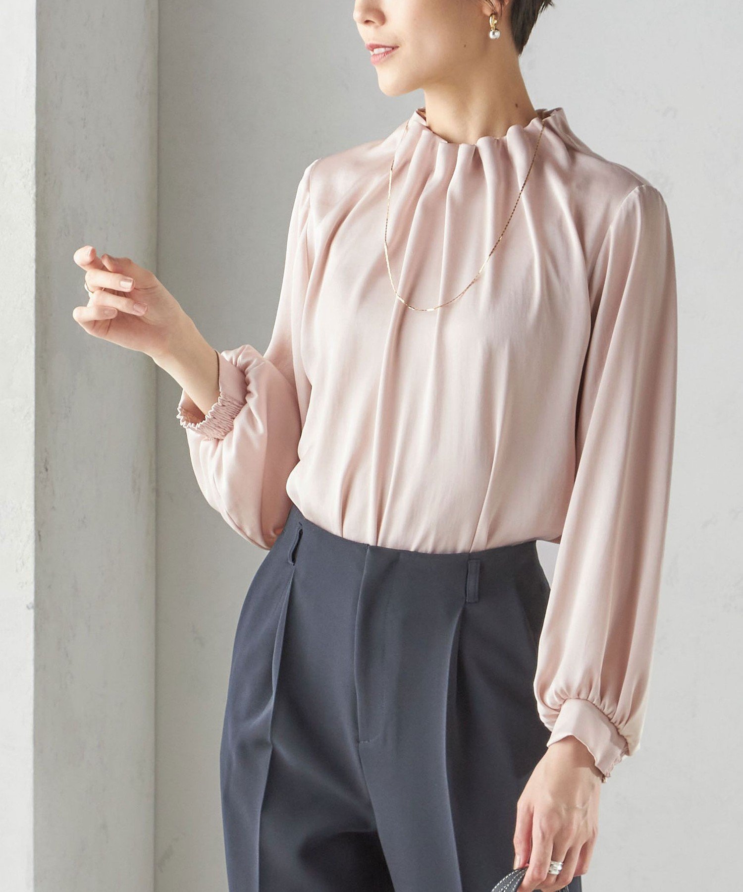 ships ビンテージサテンギャザーネックブラウス SHIPS｜《一部追加予約》【一部WEB限定】<手洗い可能>ヴィンテージ