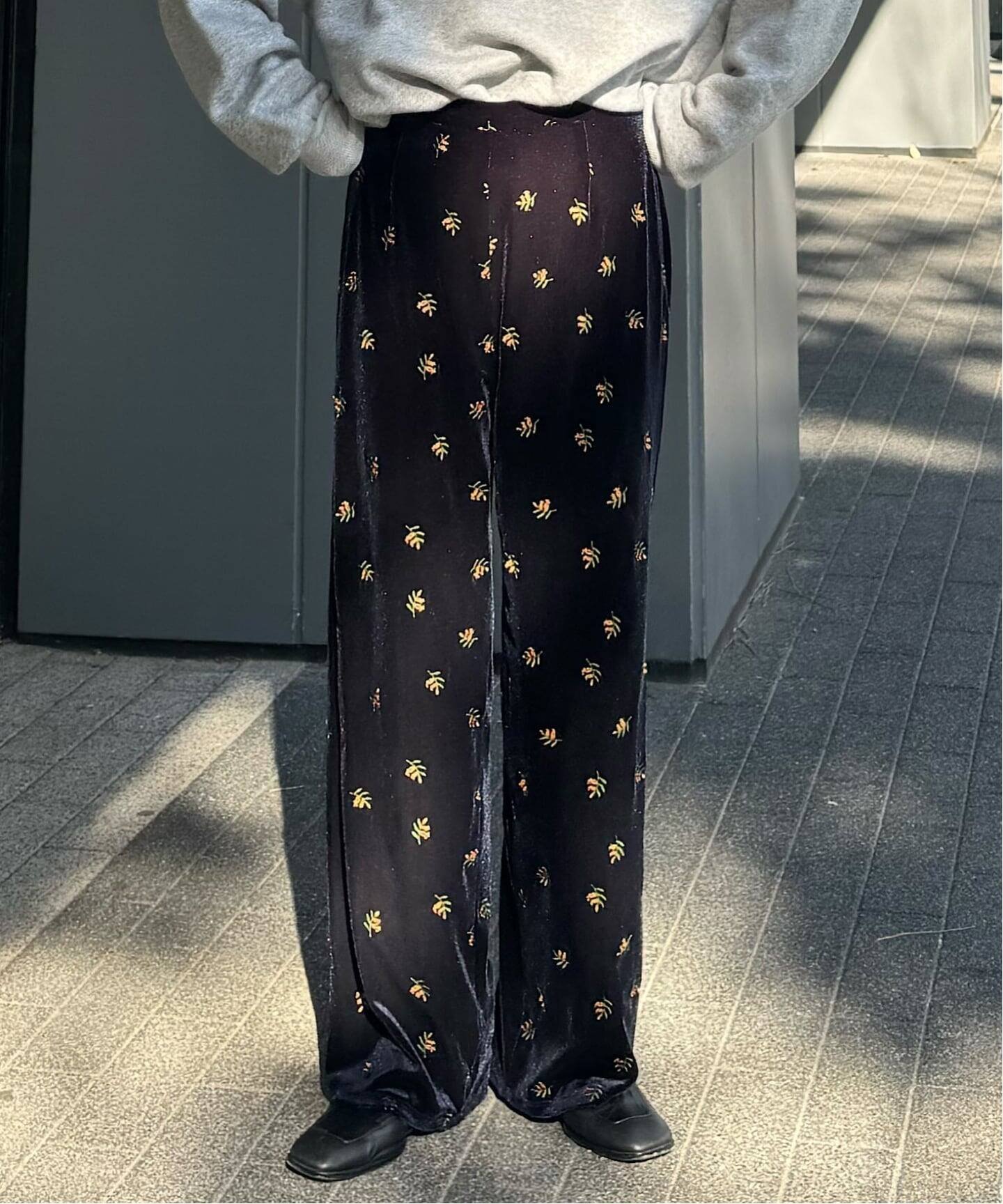 OUTDOOR PRODUCTS Usual Things｜追加 刺繍ベロアフレアパンツ