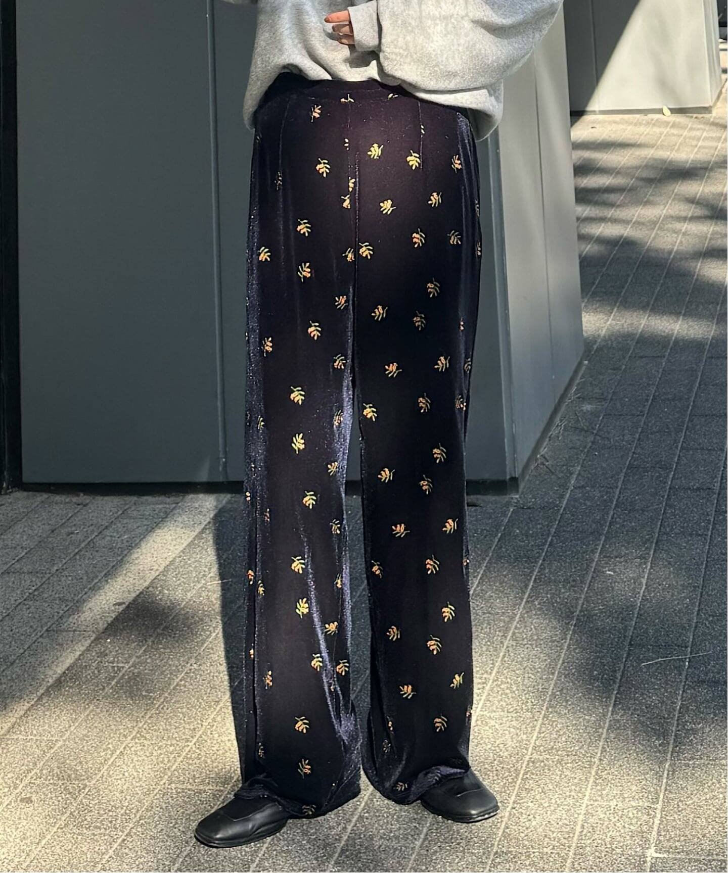 OUTDOOR PRODUCTS Usual Things｜追加 刺繍ベロアフレアパンツ