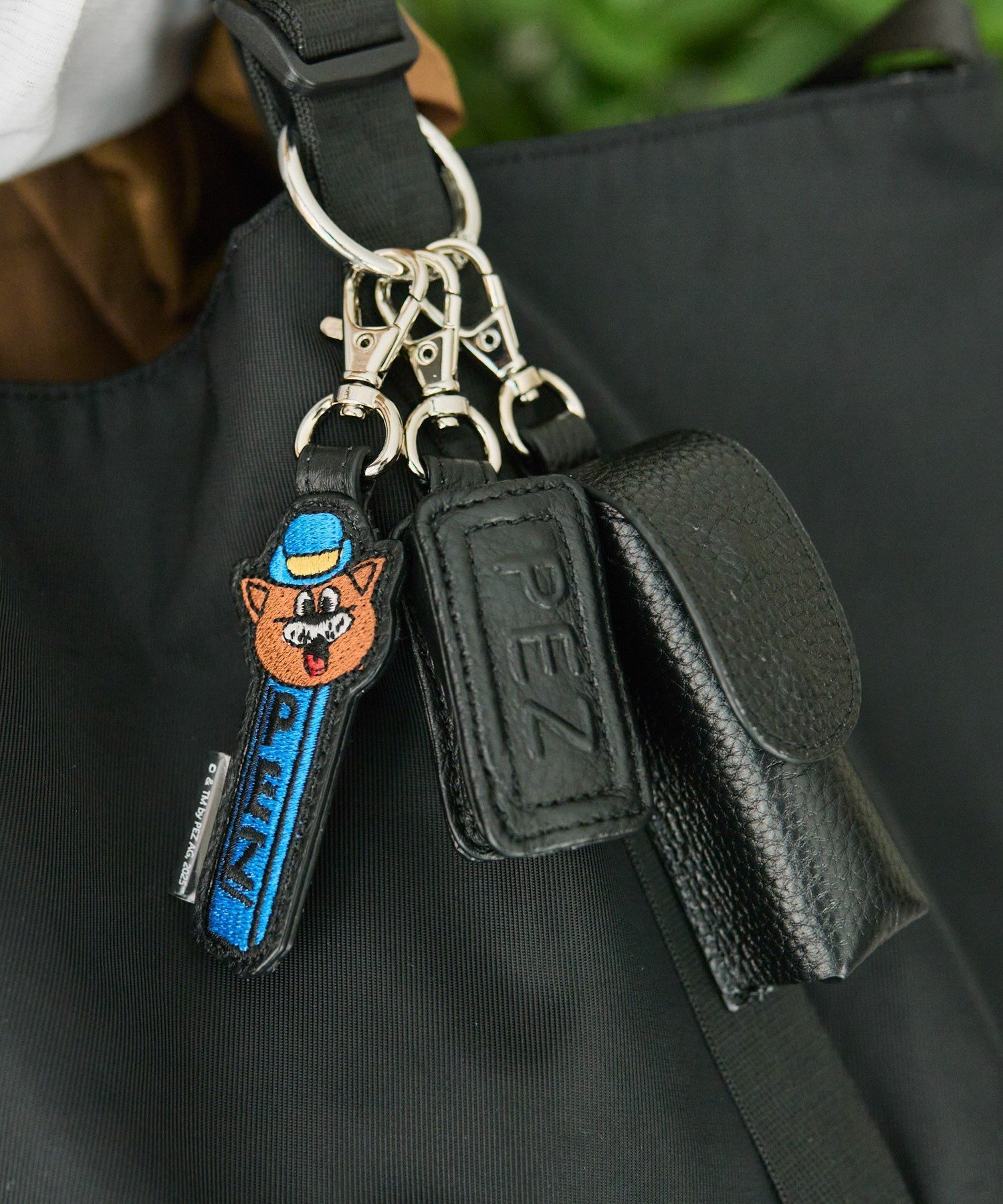 ear PAPILLONNER｜【PEZ(ペッツ)×ear】本革リップケースチャーム