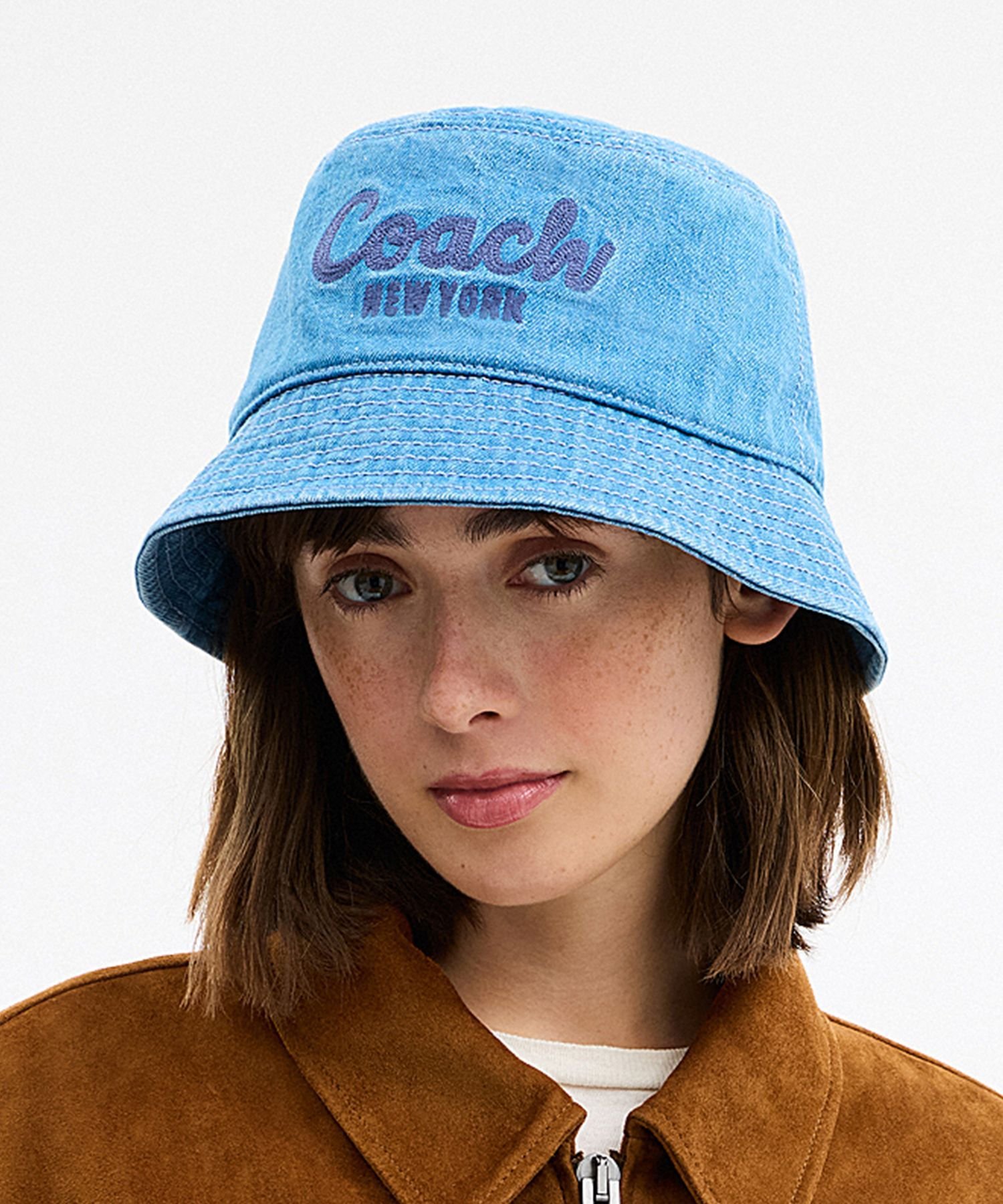 COACH｜【公式】コーチ スクリプト エンブロイダード デニム バケット