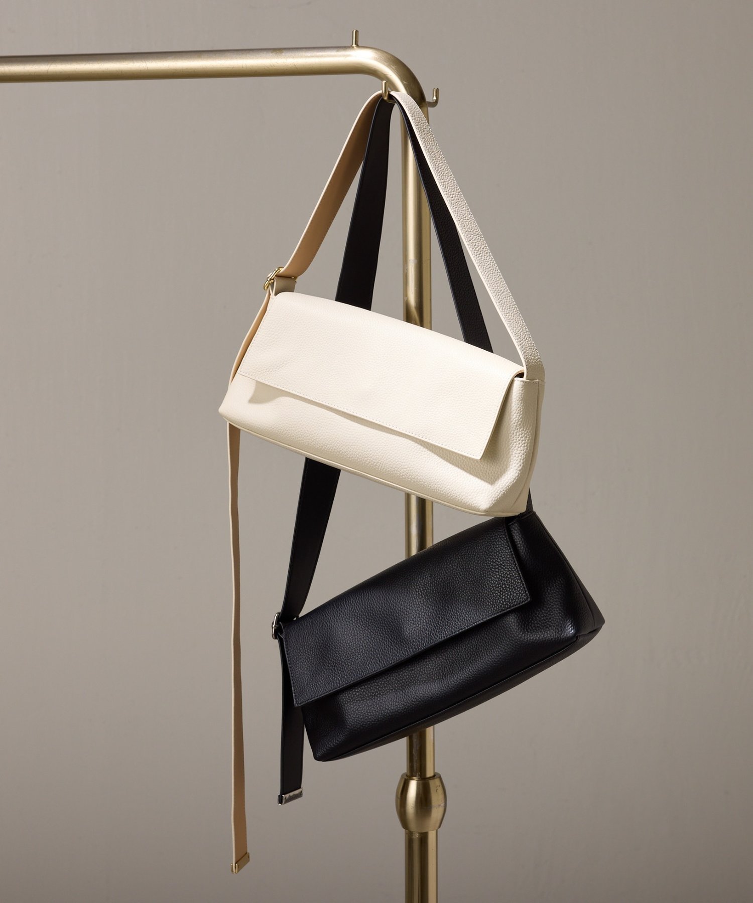 COLLAGE GALLARDAGALANTE｜【牛革/2WAY/500mlペットボトル収納可