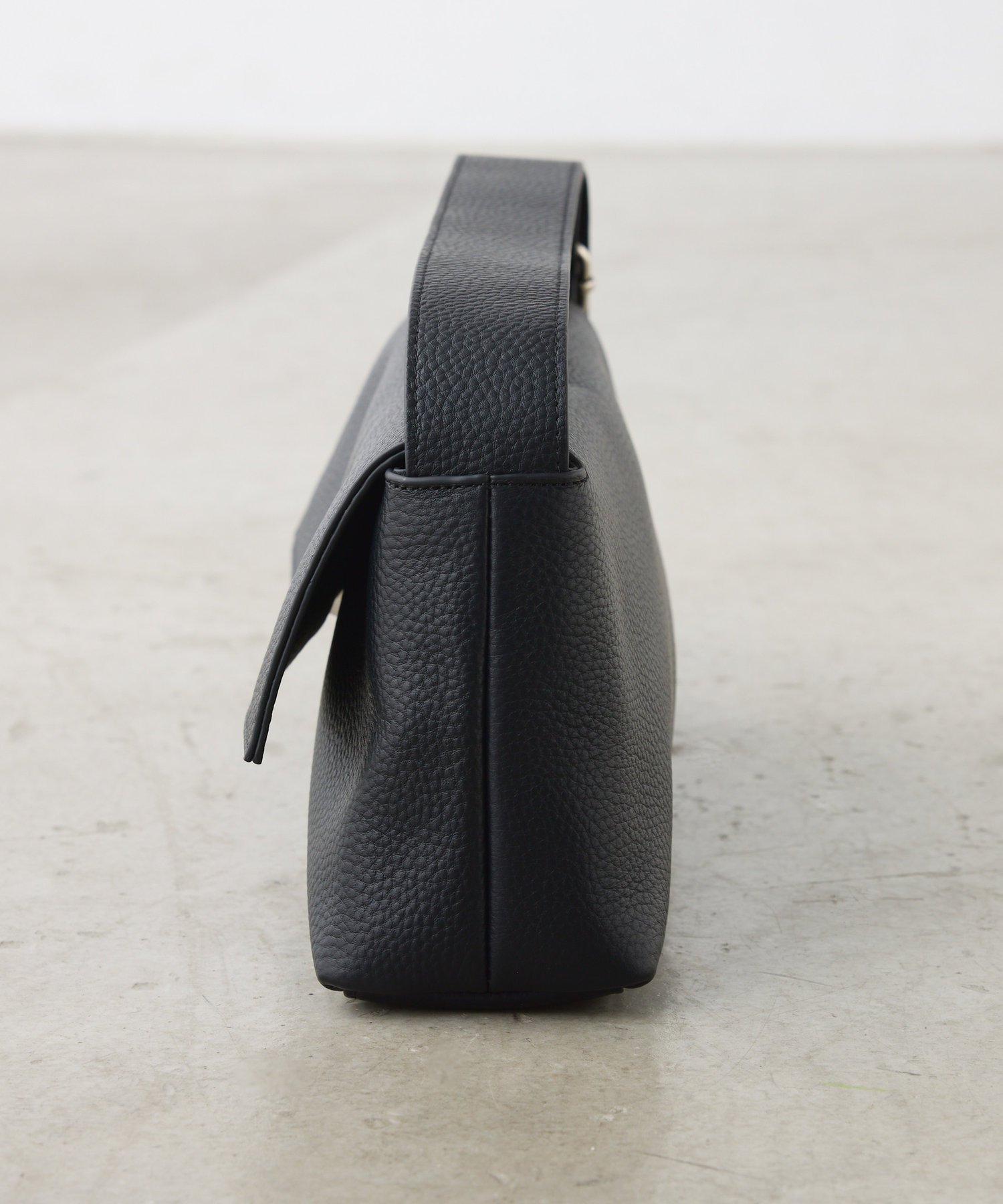 COLLAGE GALLARDAGALANTE｜【牛革/2WAY/500mlペットボトル収納可