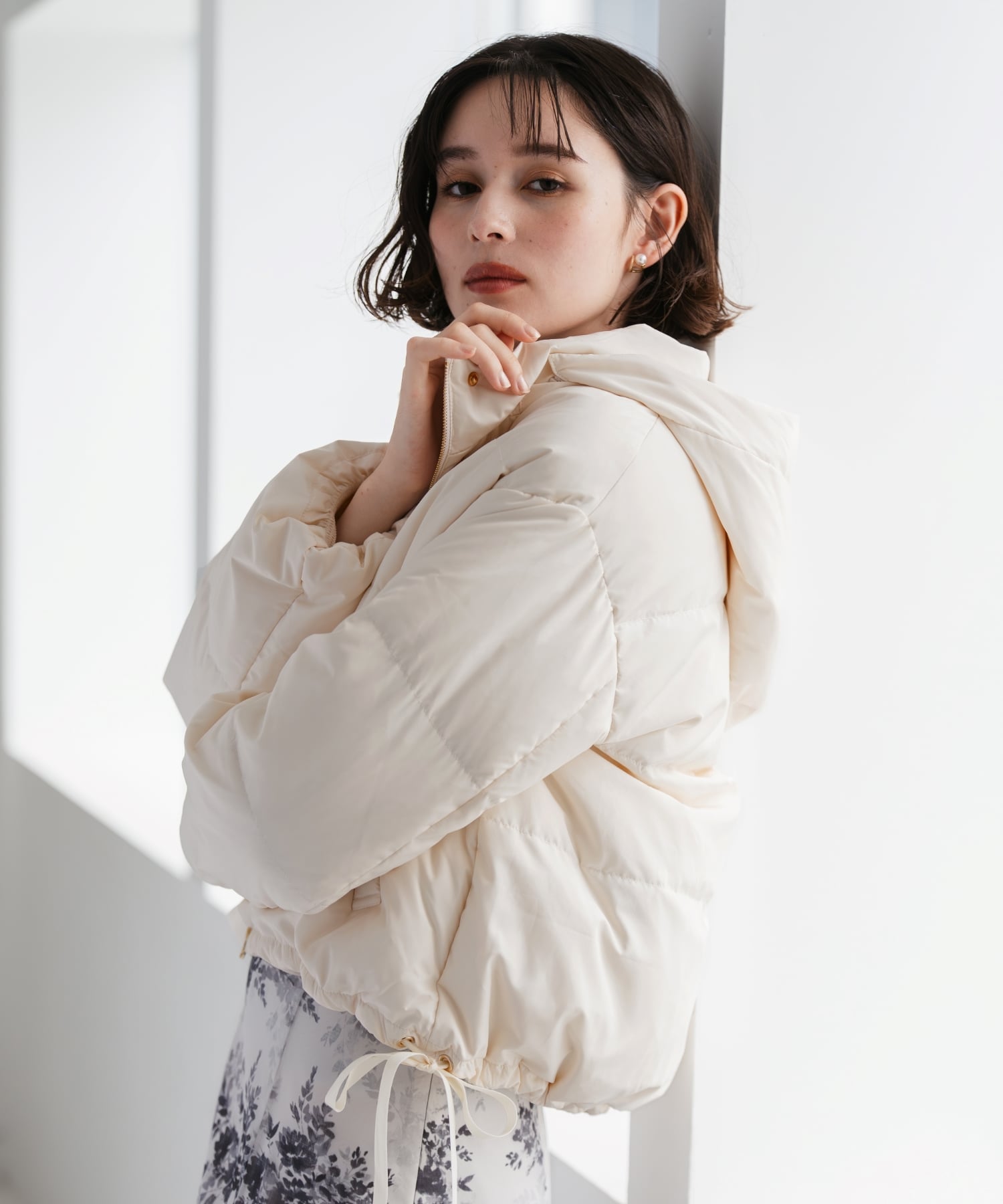 31 Sons de mode｜2025秋冬新作 サイドリボンフード付ショートダウン