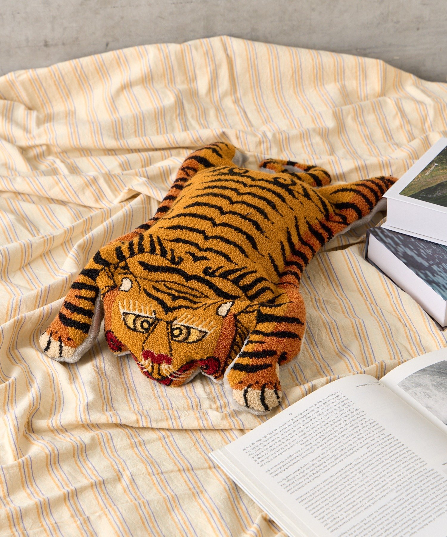 BIRTHDAY BAR｜プランプ充電式湯たんぽ&クッション タイガー | Rakuten