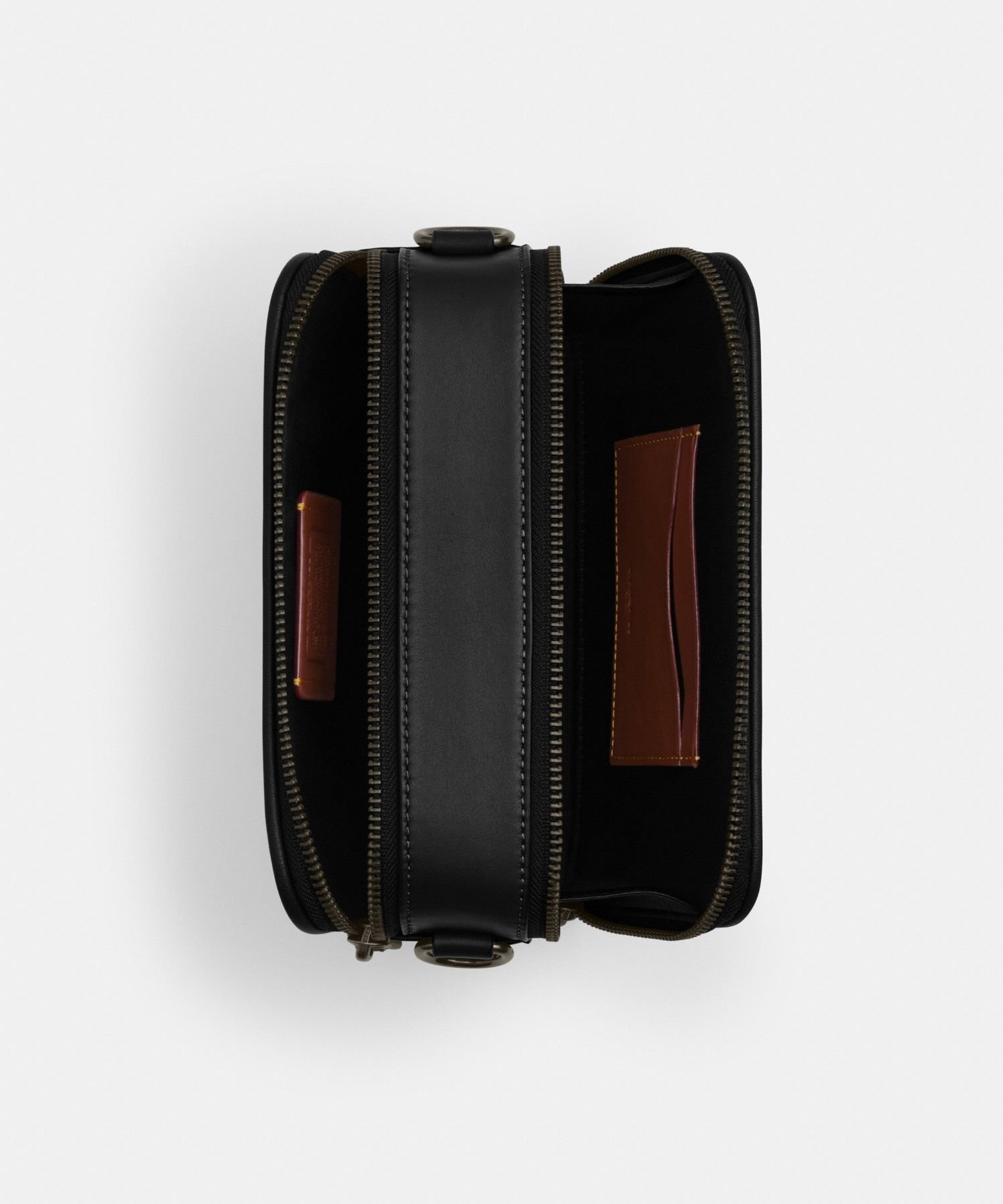 COACH OUTLET｜【公式】ワイアット クロスボディ バッグ・シグネチャー