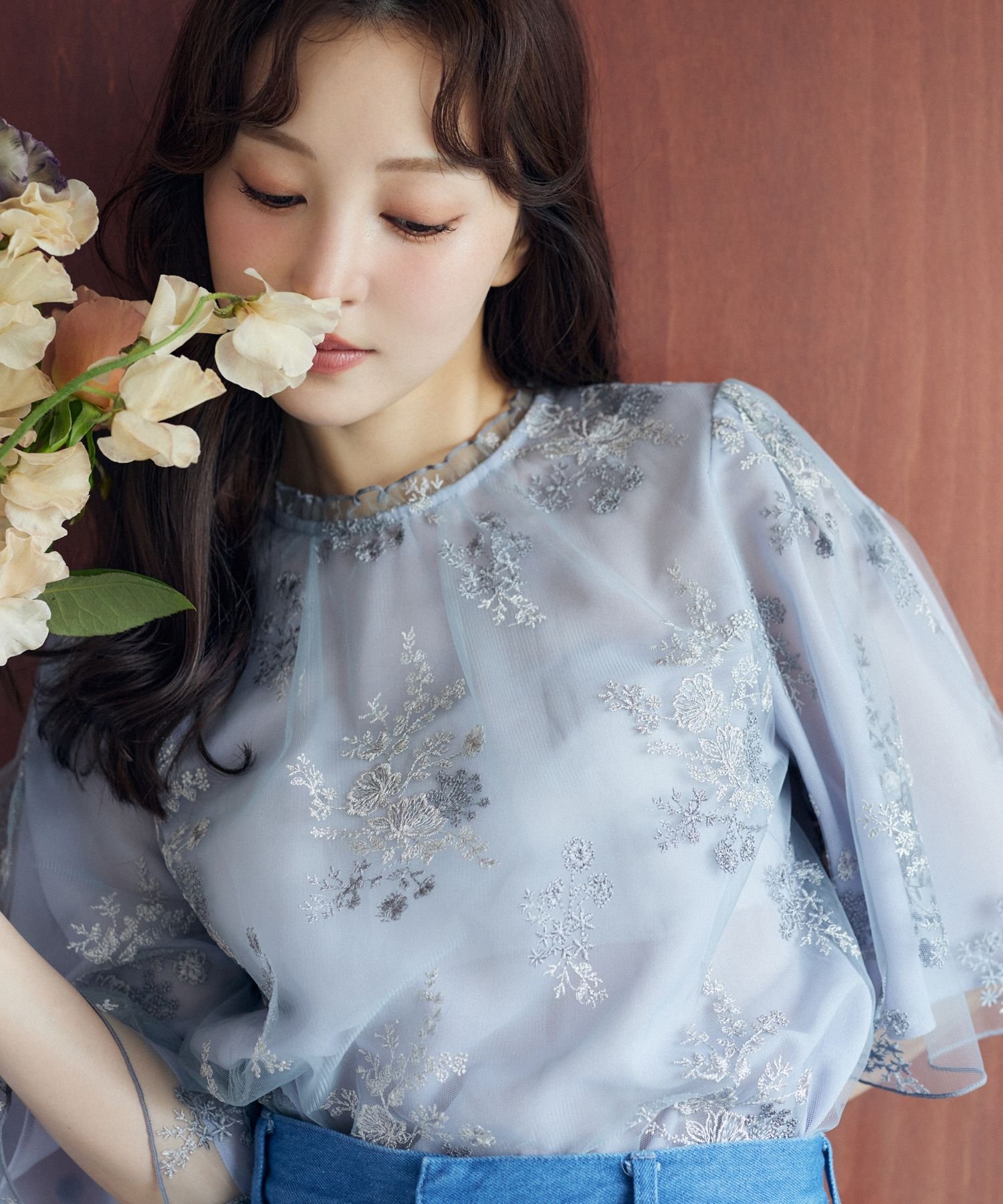 mysty woman｜フローラル刺繍フレアスリーブブラウス | Rakuten
