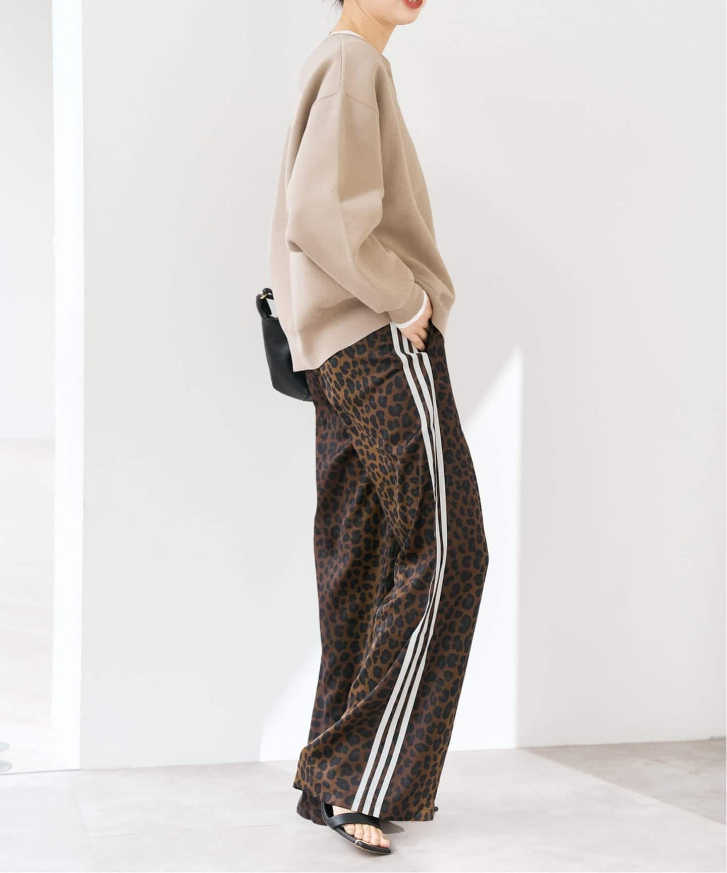 Spick & Span｜adidas / アディダス LEO PRINT WIDE LEG SATIN PANTS