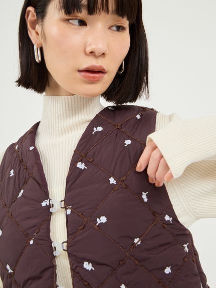 emmi｜フラワーエンブロイダリーキルティングベスト | Rakuten Fashion