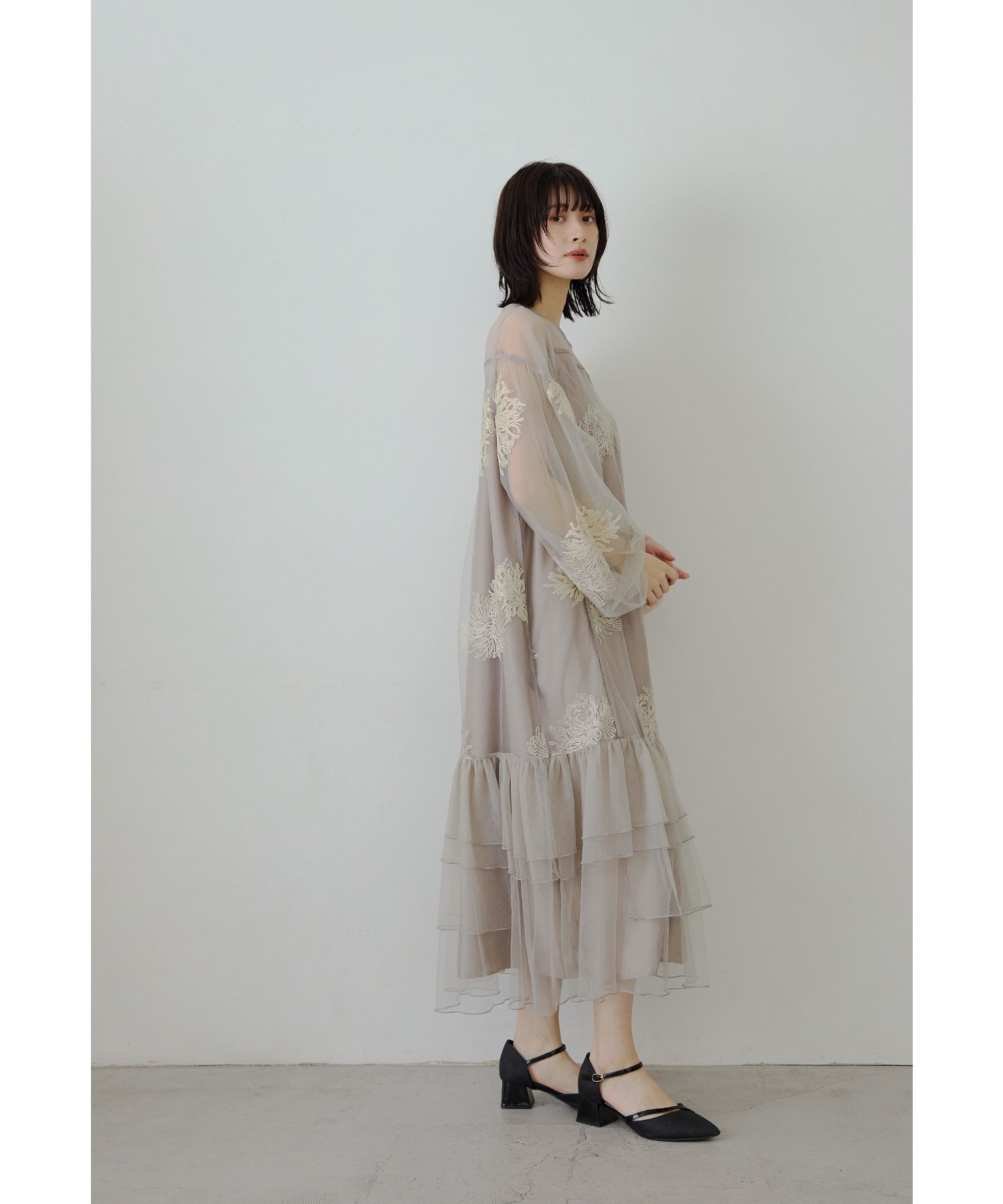 bflat｜フラワー刺繍ティアードフリルドレス Aライン マタニティ 妊婦