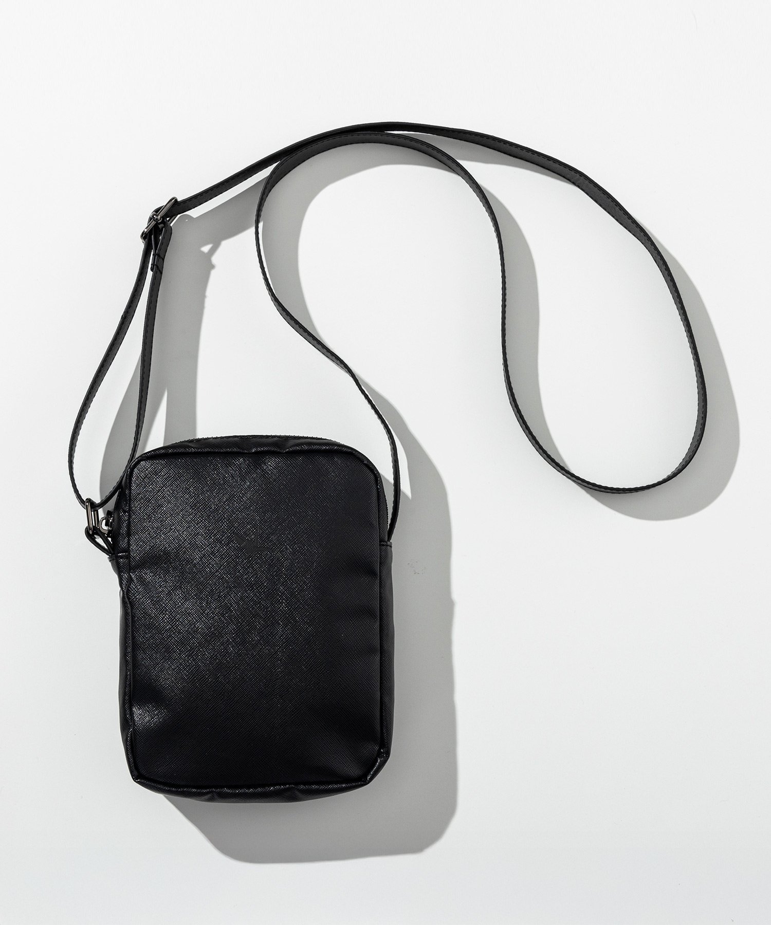 SHIFFON｜1PIU1UGUALE3 RELAX シンセティックサフィアーノミニ