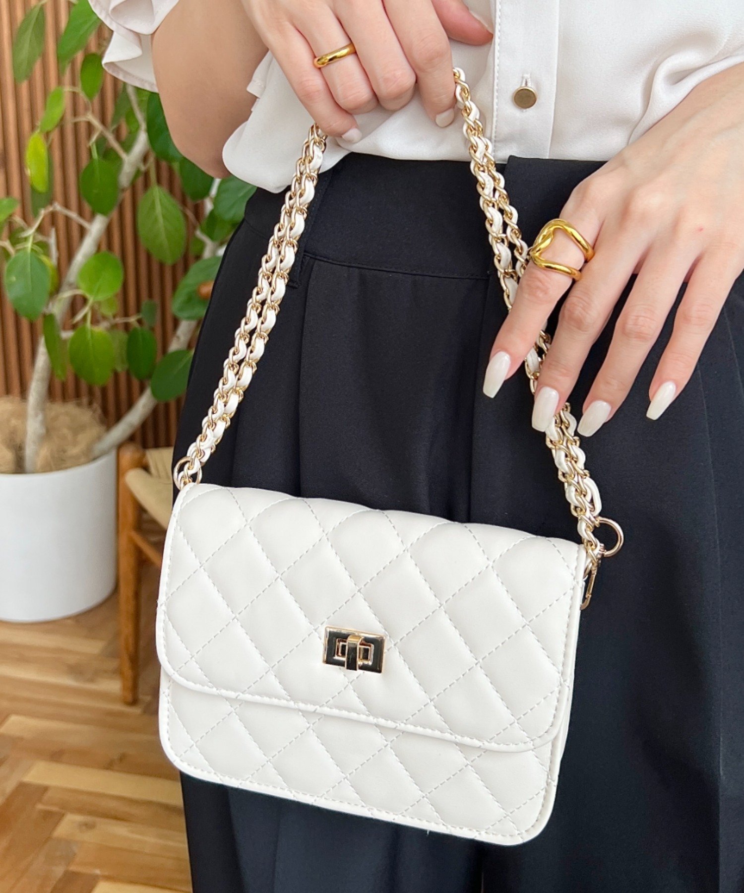 moment+｜フェイクレザーキルティング チェーンショルダーバッグ