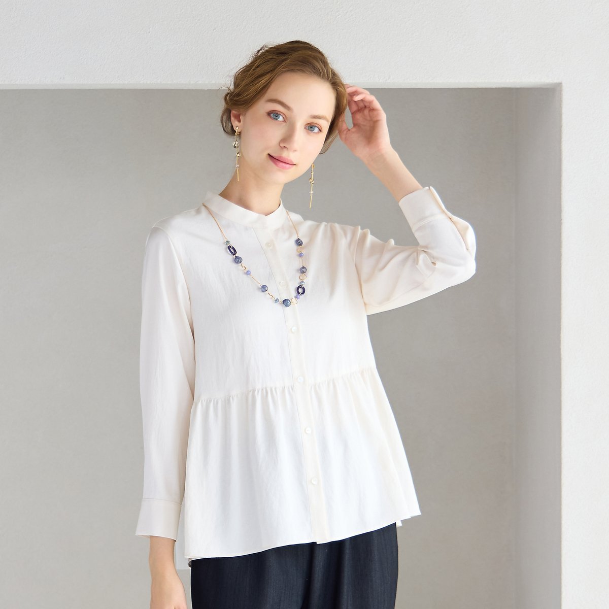 Liliane Burty ECLAT｜【洗える】シルキーツイルバンドカラーブラウス