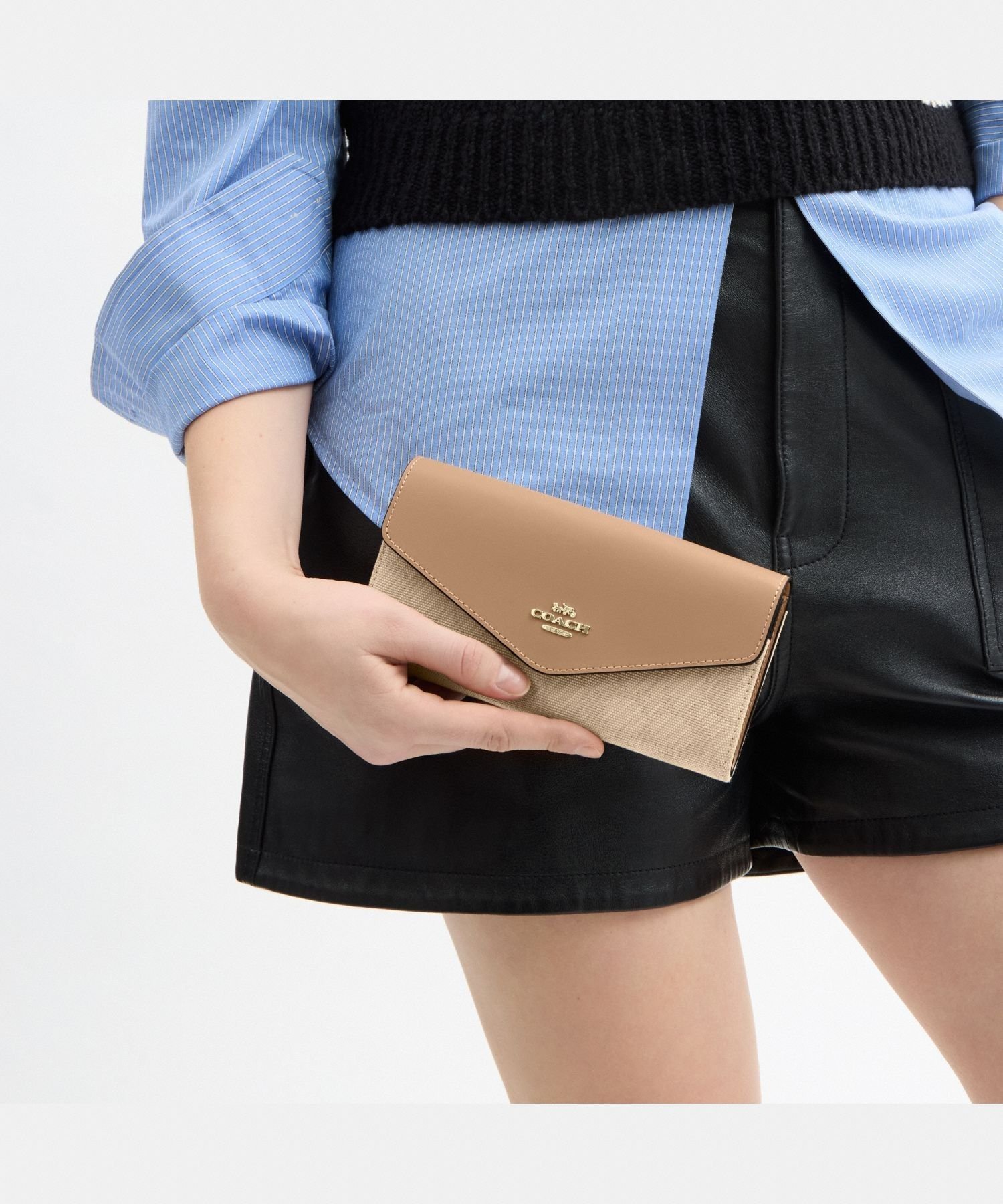 COACH OUTLET｜【公式】エンベロープ ウォレット・シグネチャー