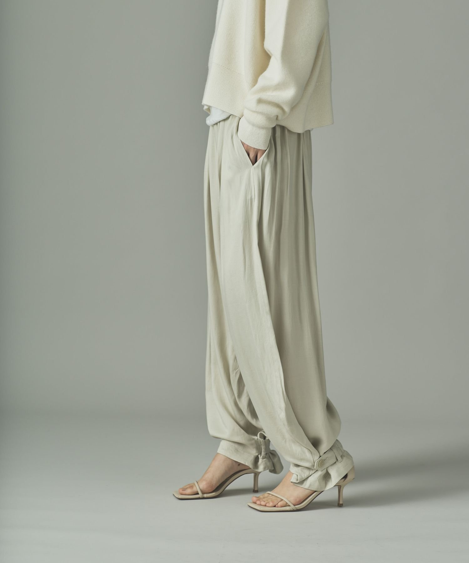 Curensology｜サテンタックパンツ | Rakuten Fashion(楽天ファッション