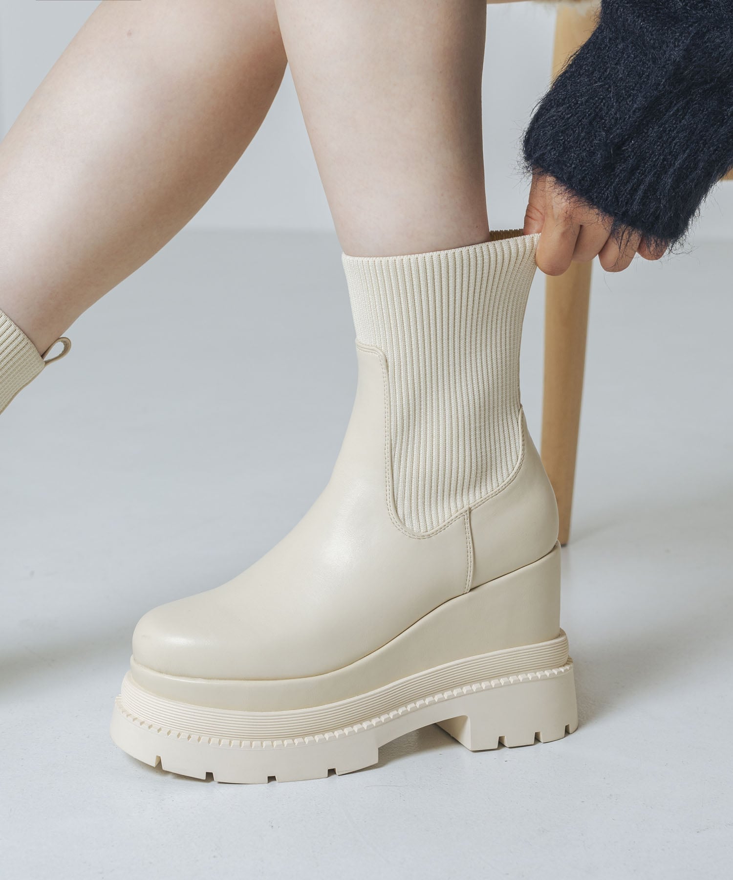 EVOL｜【ふかふか・クッション入り】11cmニットショートブーツ