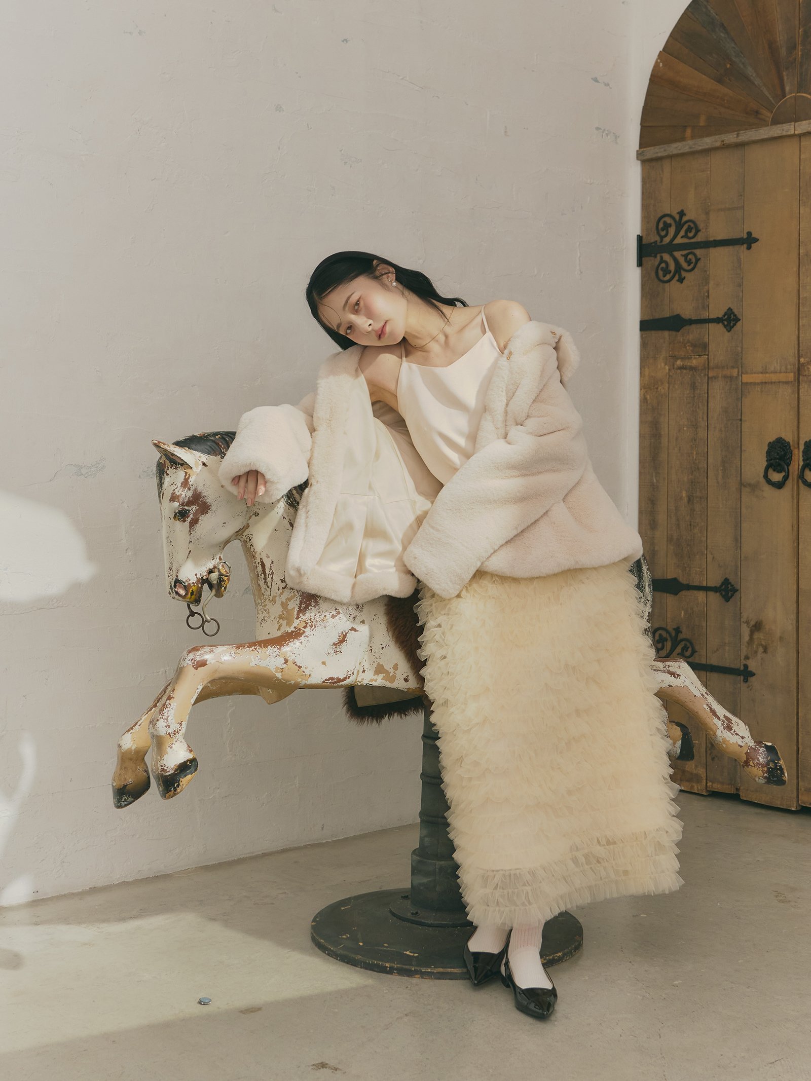 Olu.｜フラッフィーラウンドカラーペプラムファーコート | Rakuten