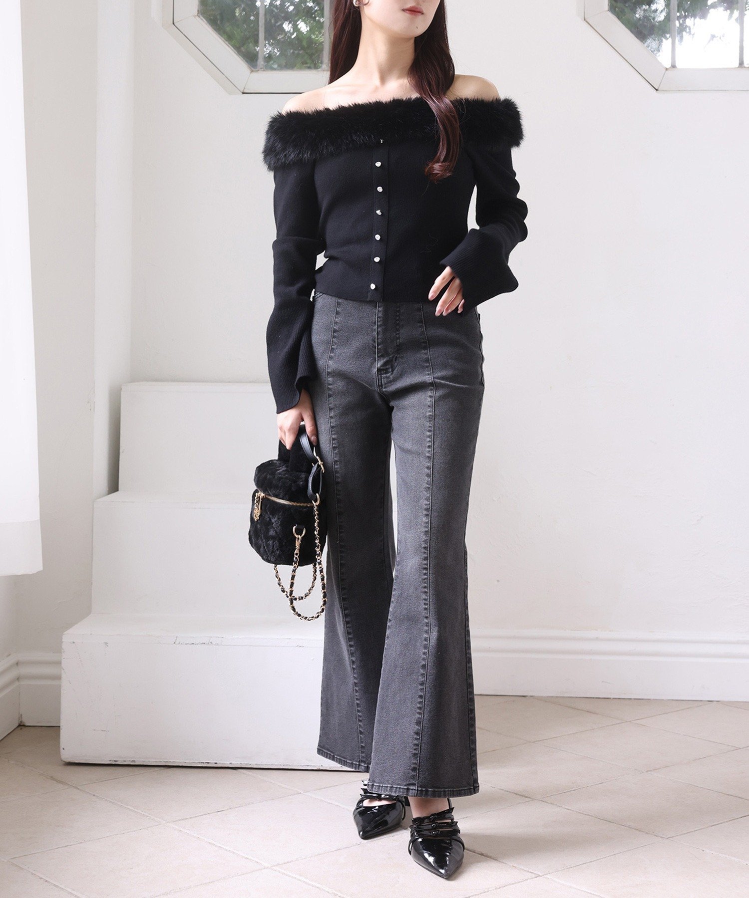 one after another NICE CLAUP｜キラキラボタンファーオフショルニット