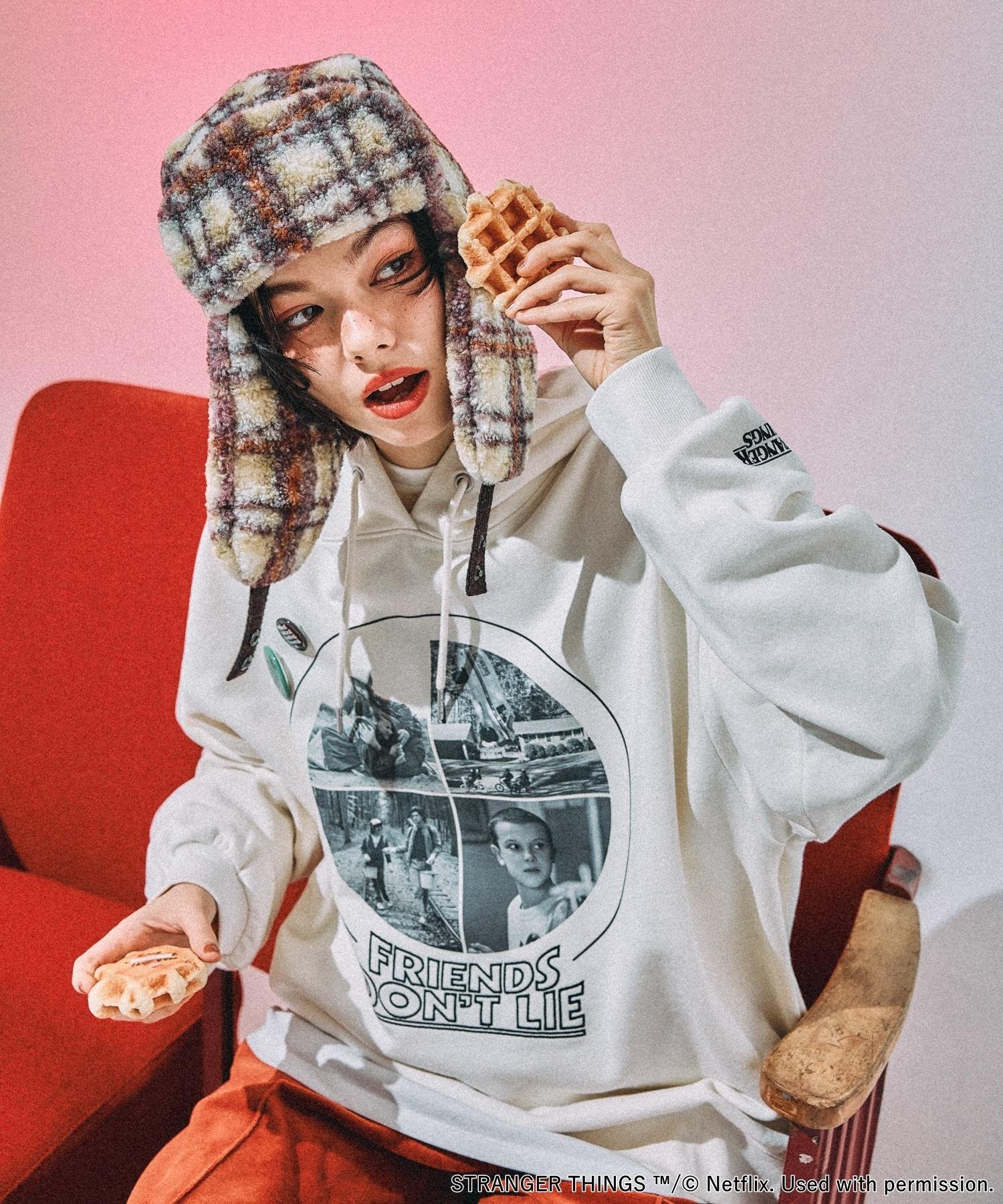 niko and ｜【STRANGER THINGS】コラボ 缶バッチ付きパーカー