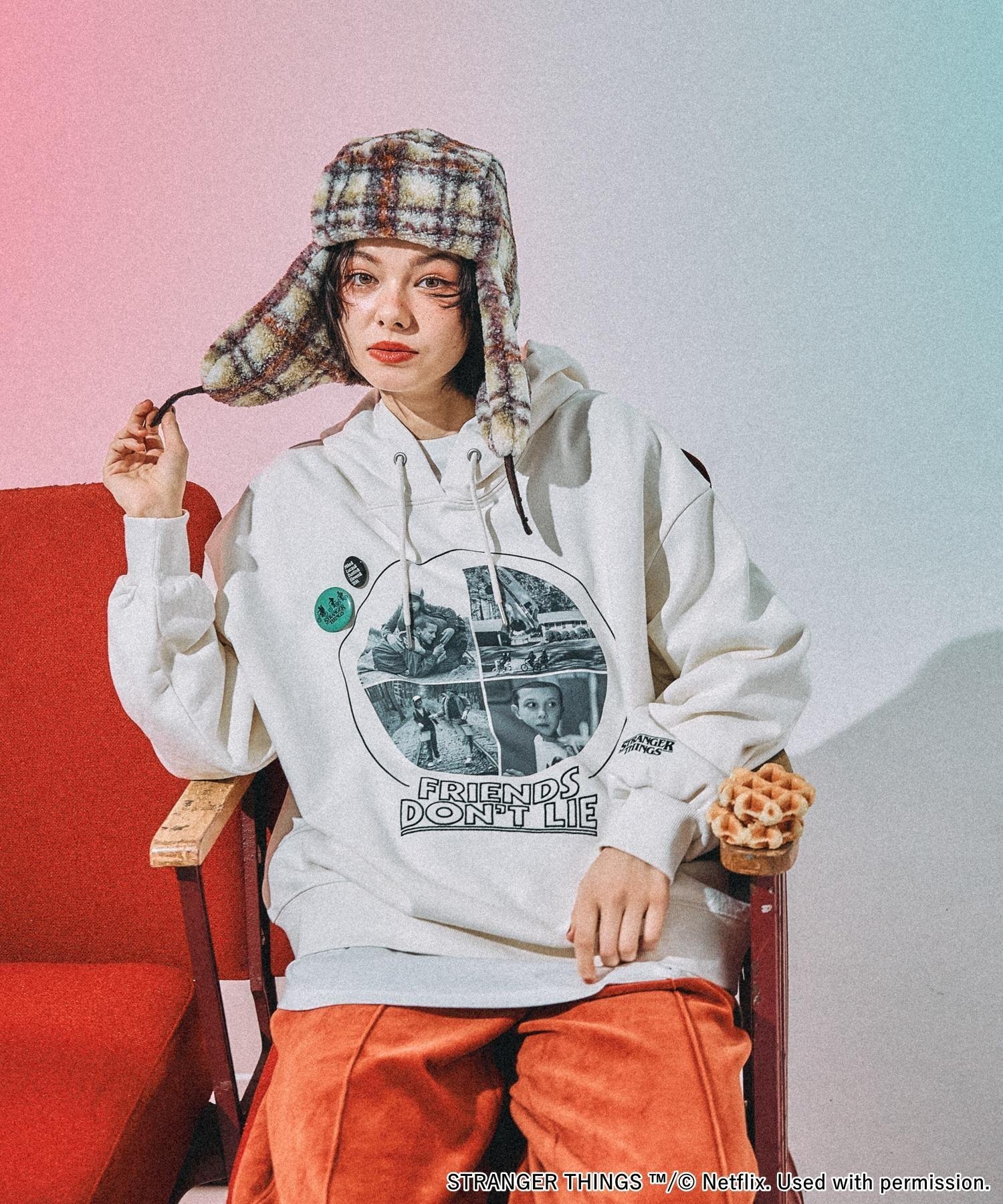 niko and ｜【STRANGER THINGS】コラボ 缶バッチ付きパーカー