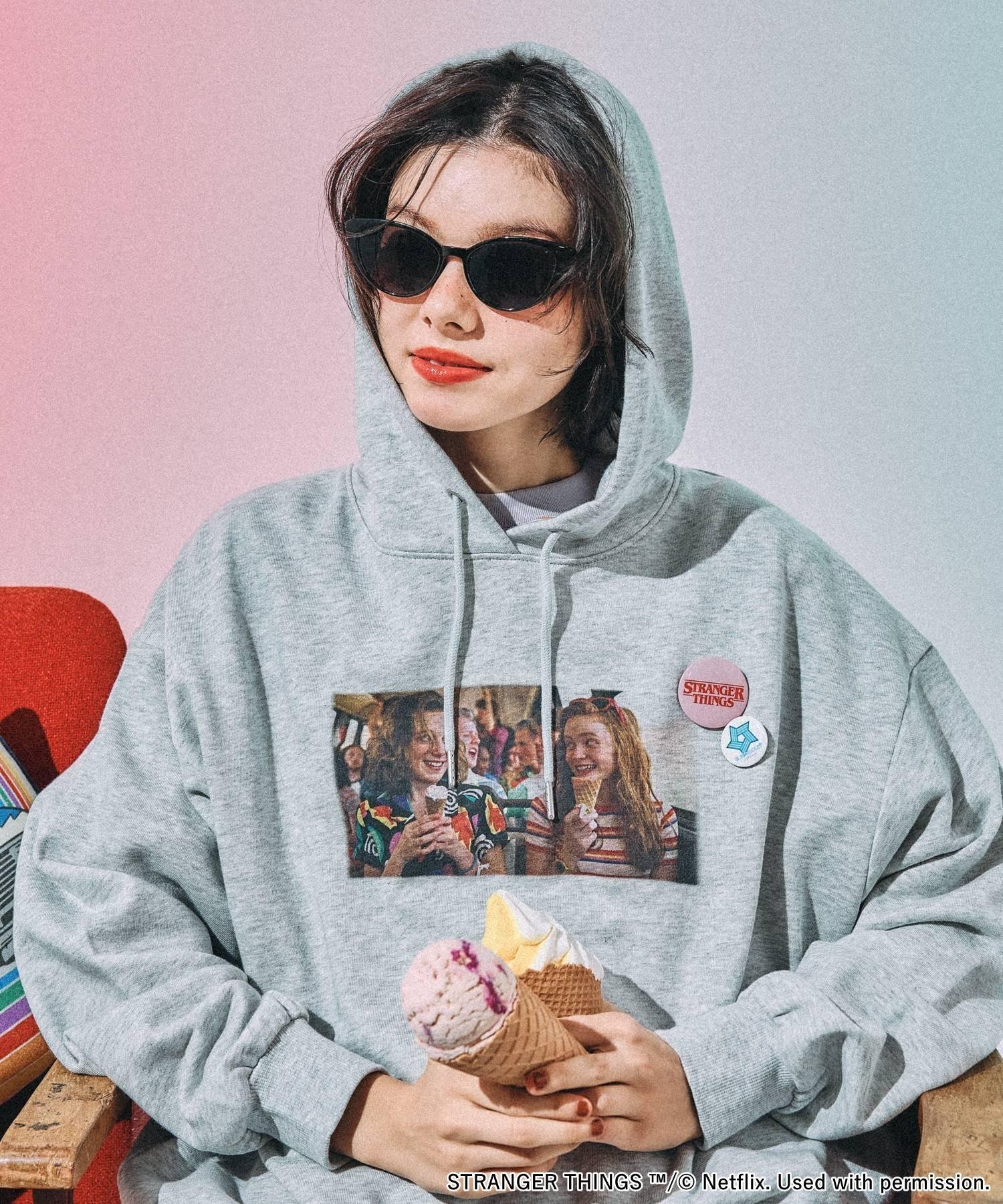 niko and ｜【STRANGER THINGS】コラボ 缶バッチ付きパーカー