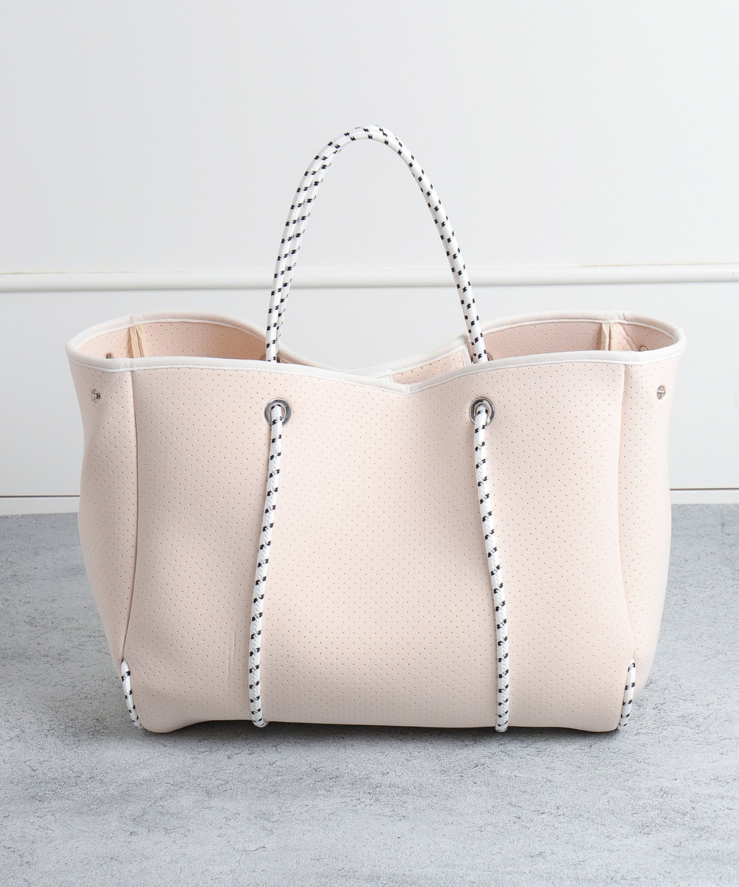 artemis by DIANA｜大容量 ネオプレントートバッグ | Rakuten Fashion