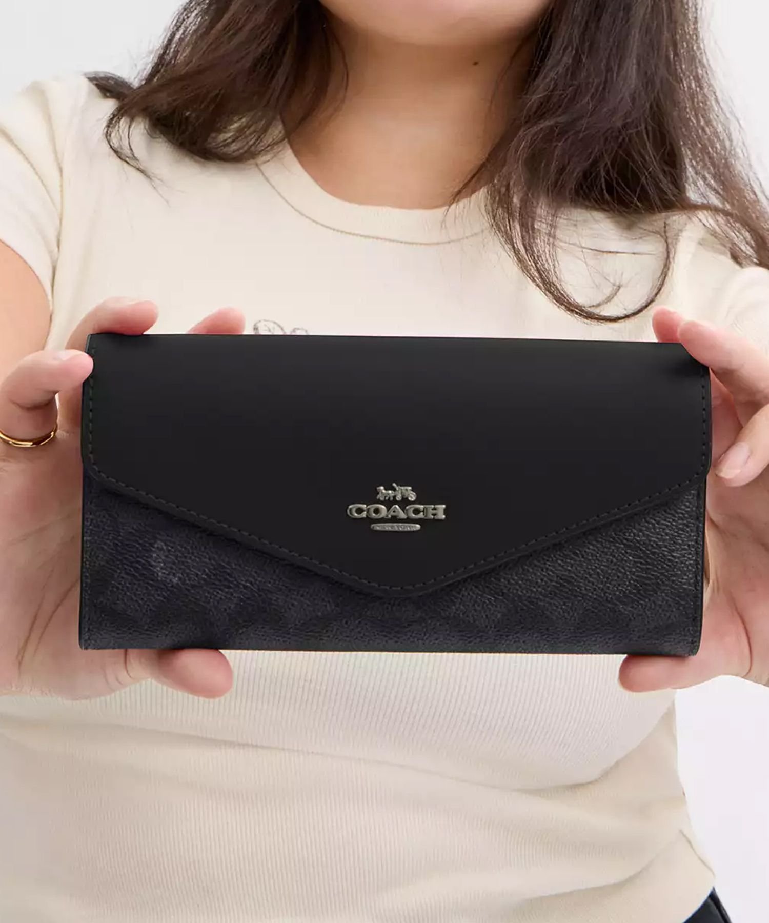 COACH OUTLET｜【公式】エンベロープ ウォレット・シグネチャー