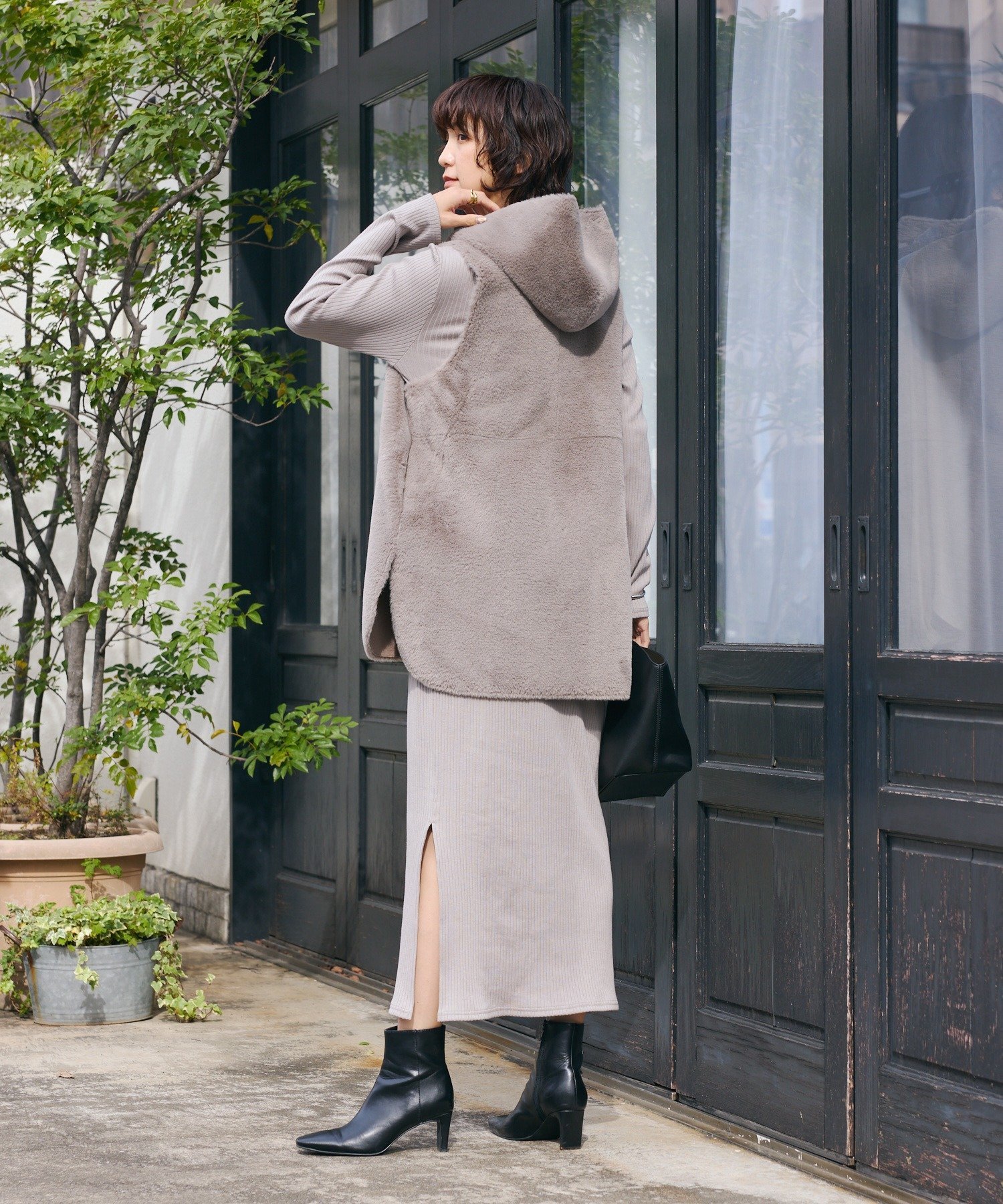 RIVE DROITE｜【シーズンムード高まる】エコファーフードジレ