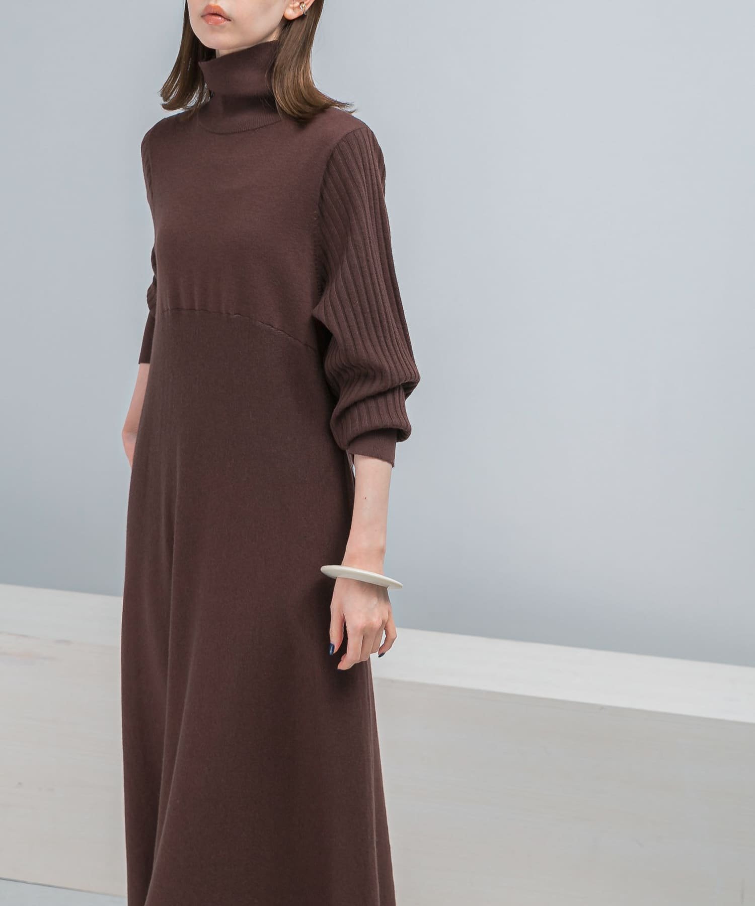 URBAN RESEARCH ROSSO｜『WEB限定』タートルネックデザインスリーブ