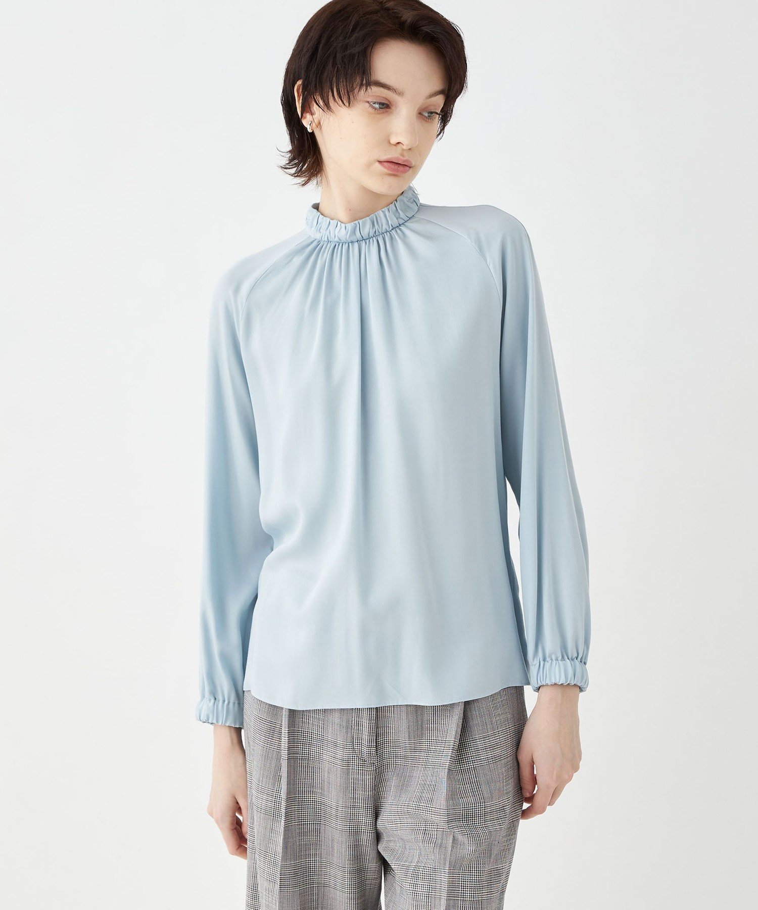 TOMORROWLAND｜ウォッシャブルサテン スタンドギャザーカラーブラウス