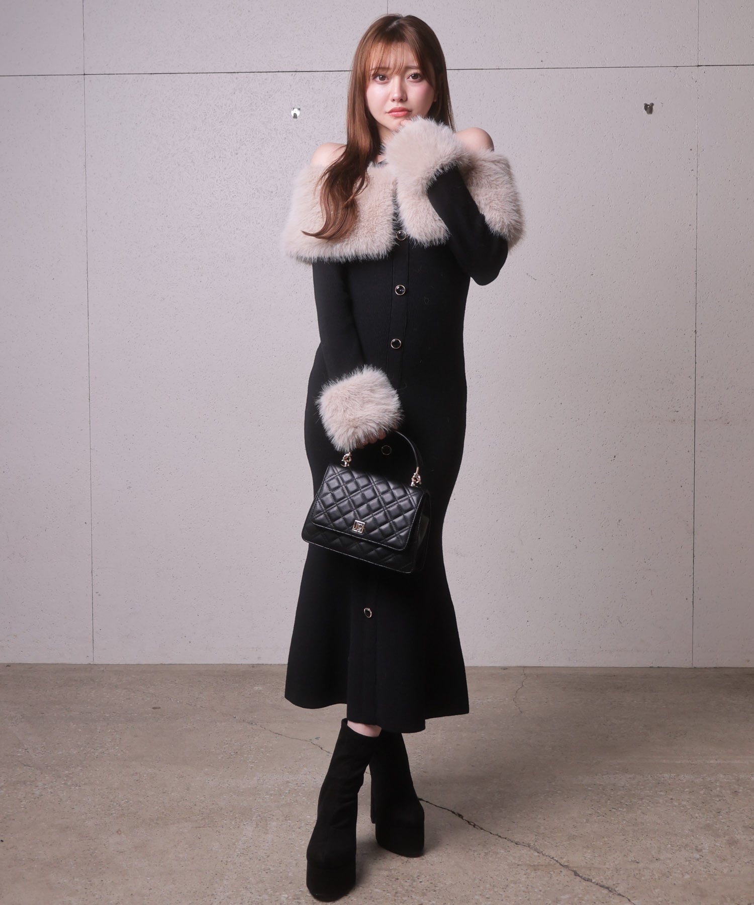 LIP SERVICE｜LIP SERVICE/(W)ファーオフショルボタンニットワンピース