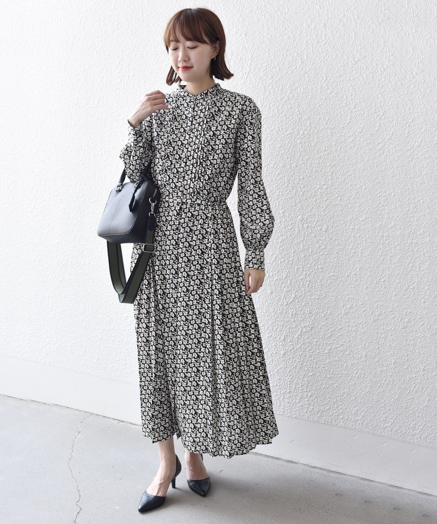 新品タグ付き SHIPS バンドカラー サイドプリーツ ワンピース M 25AW SHIPS｜【WEB限定】<手洗い可能>ドット / 花柄 バンドカラー サイド