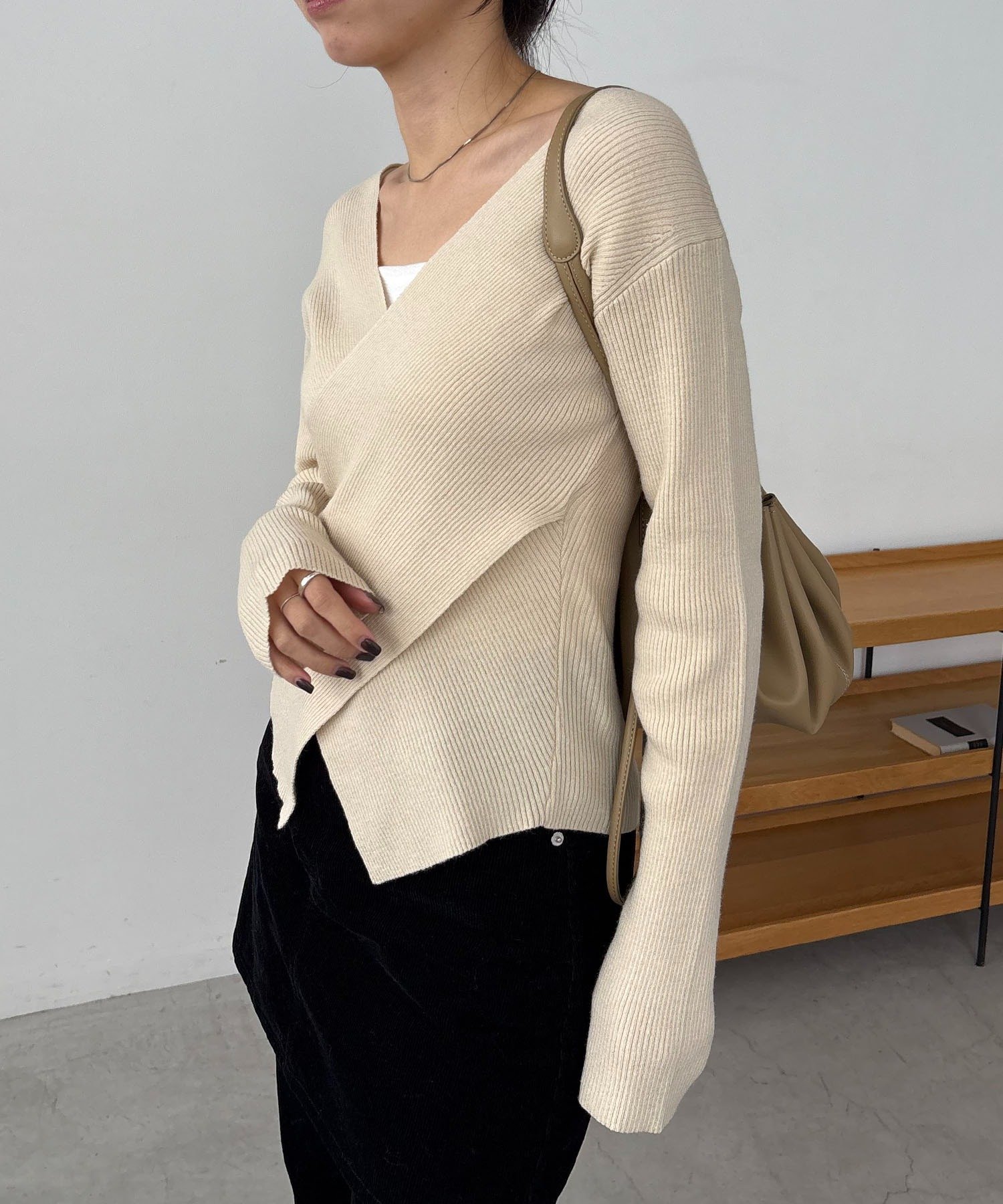 CAPRICIEUX LE'MAGE｜【新色/ライトベージュ・グレー】クロスVネック