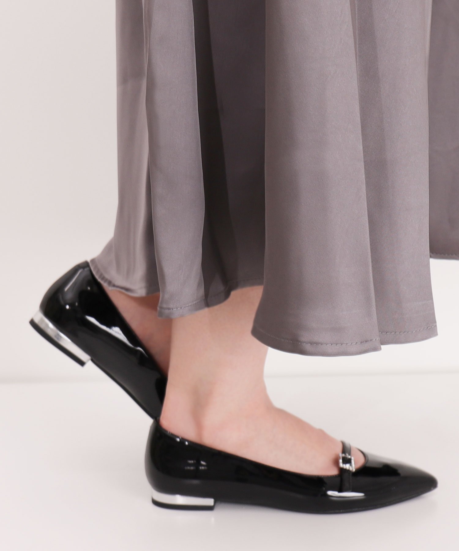 artemis by DIANA｜ビジューバックルストラップ ポインテッドトゥ