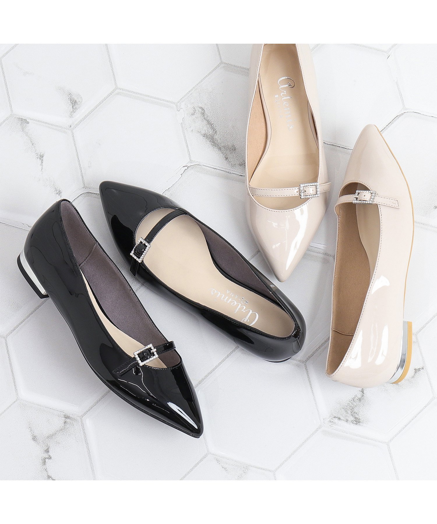 artemis by DIANA｜ビジューバックルストラップ ポインテッドトゥ