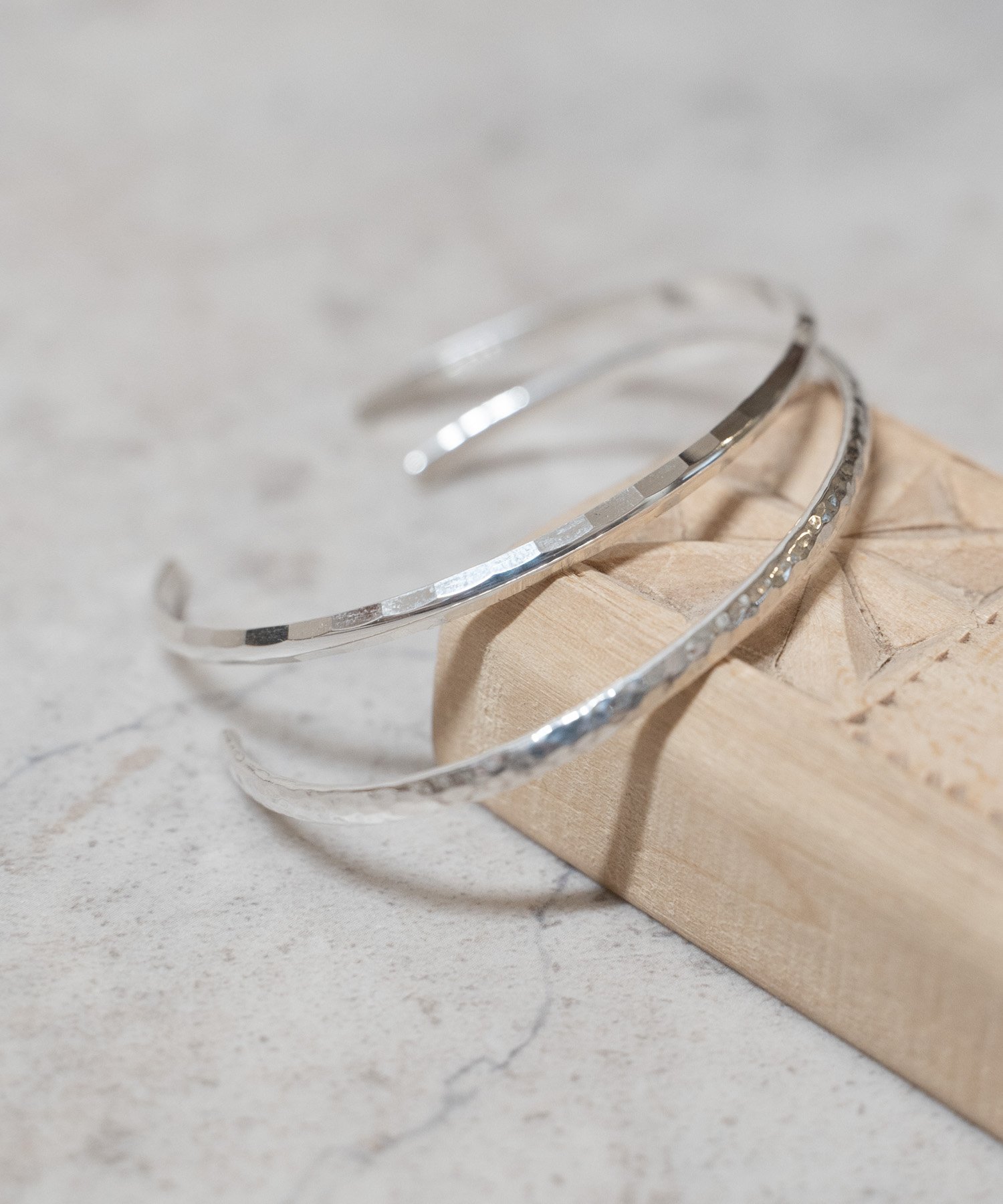 composite｜HAMMERED FINE BANGLE SV ハンマード細バングル シルバー