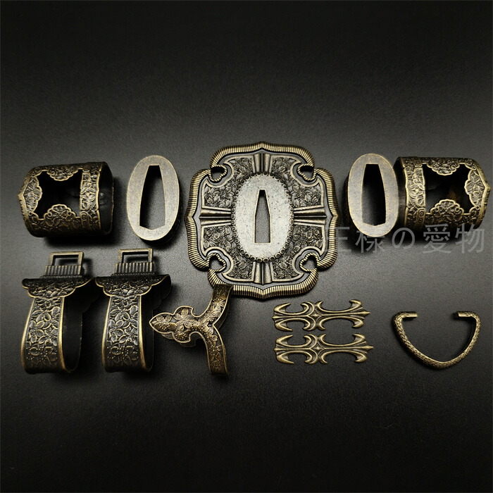 楽天市場】日本刀装具 太刀拵金具セット 銅色 刀鍔 縁頭 目貫 切羽 二