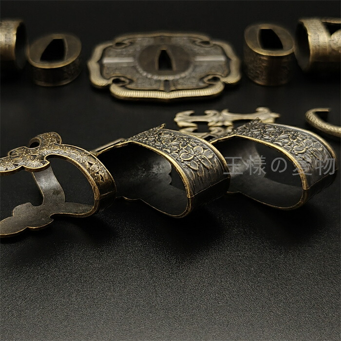 楽天市場】日本刀装具 太刀拵金具セット 銅色 刀鍔 縁頭 目貫 切羽 二