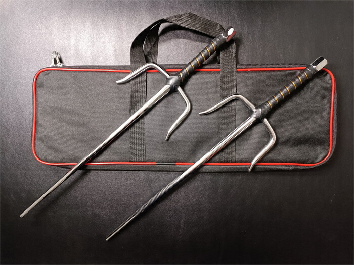 楽天市場】武具 十手 釵 サイ 琉球古武術 53CM 鉄製 銀色 二本セット