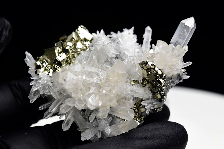 楽天市場】◇水晶共生◇ パイライト 黄鉄鉱 クラスター ミニサイズ【約