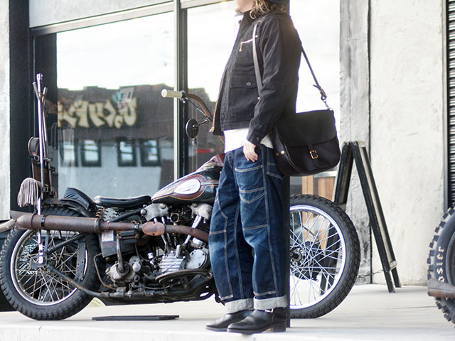 楽天市場】全2色【vasco/ヴァスコ】「Leather Postman Shoulder Bag