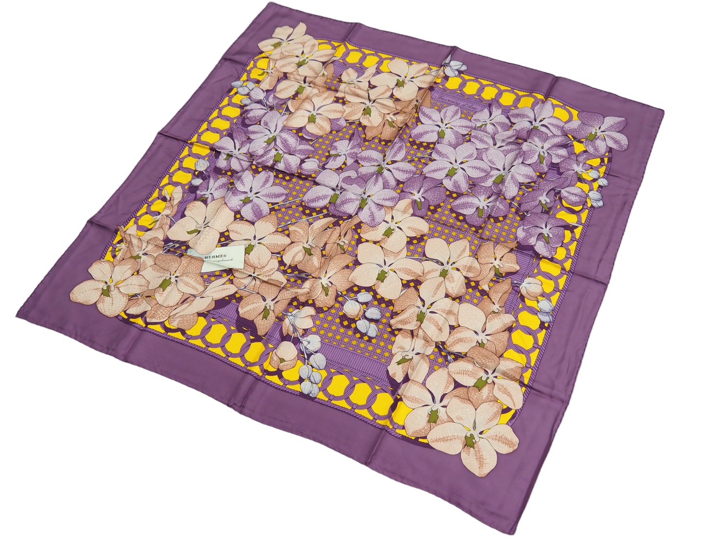 HERMES 蝶と花デザイン シルクスカーフ HERMES 蝶と花デザイン シルク