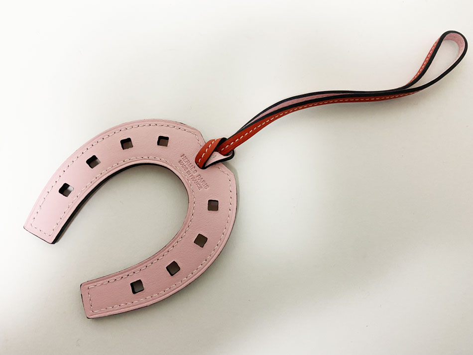 楽天市場】HERMES エルメス バッグチャーム パドック 馬蹄 ピンク