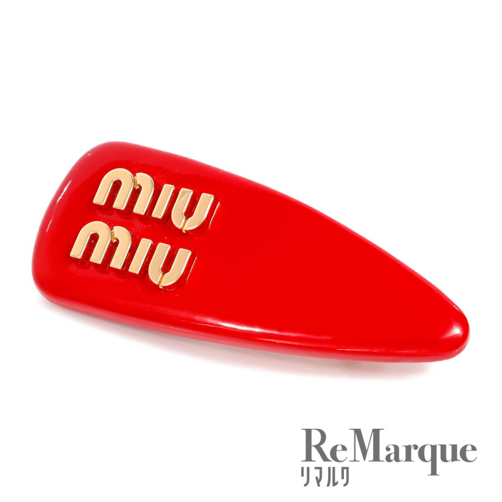 楽天市場】miumiu(ミュウミュウ) パテントレザー ヘアクリップ レッド