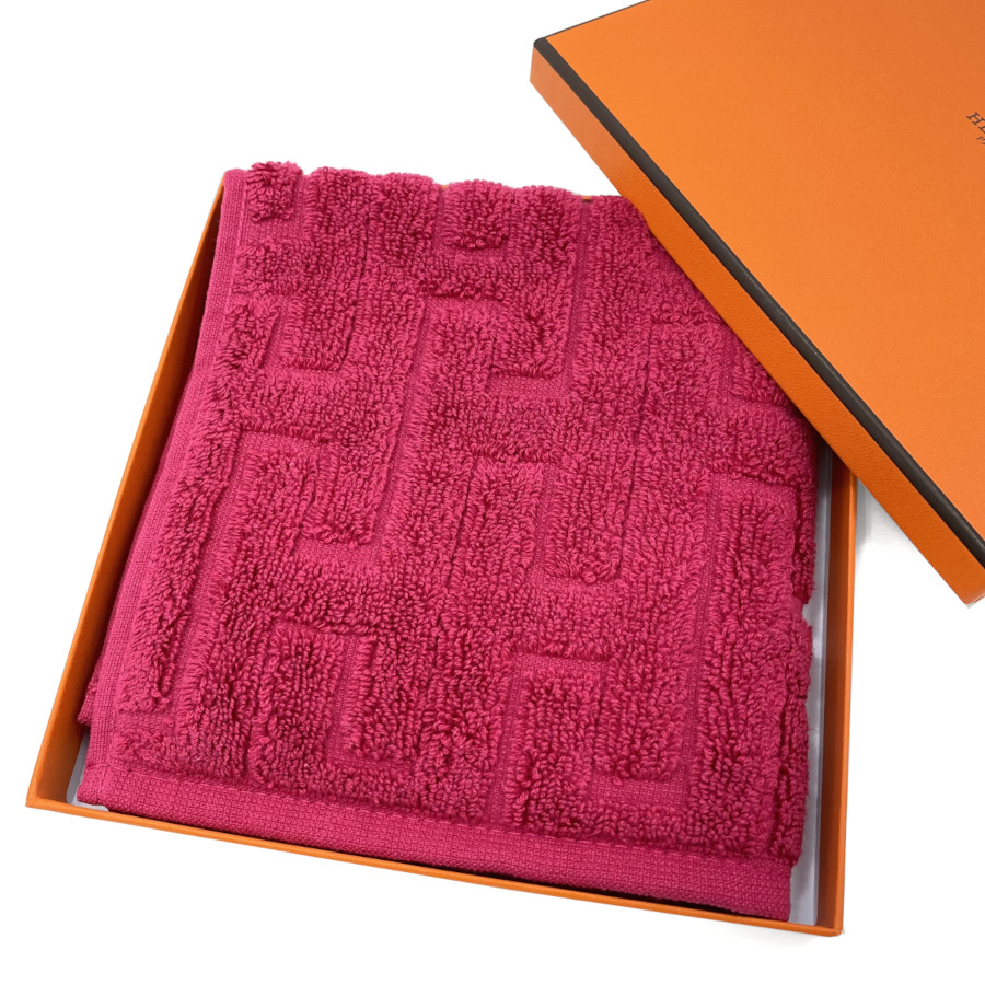 HERMES エルメス タオルハンカチ 100 %コットン レッド ベルギー製